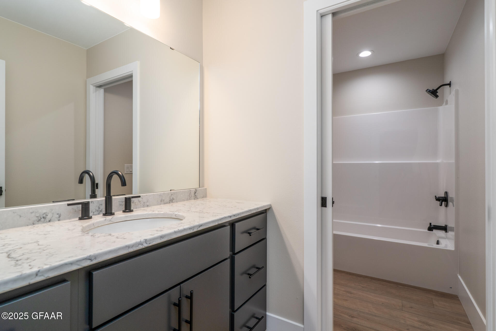 property viewer photo 39