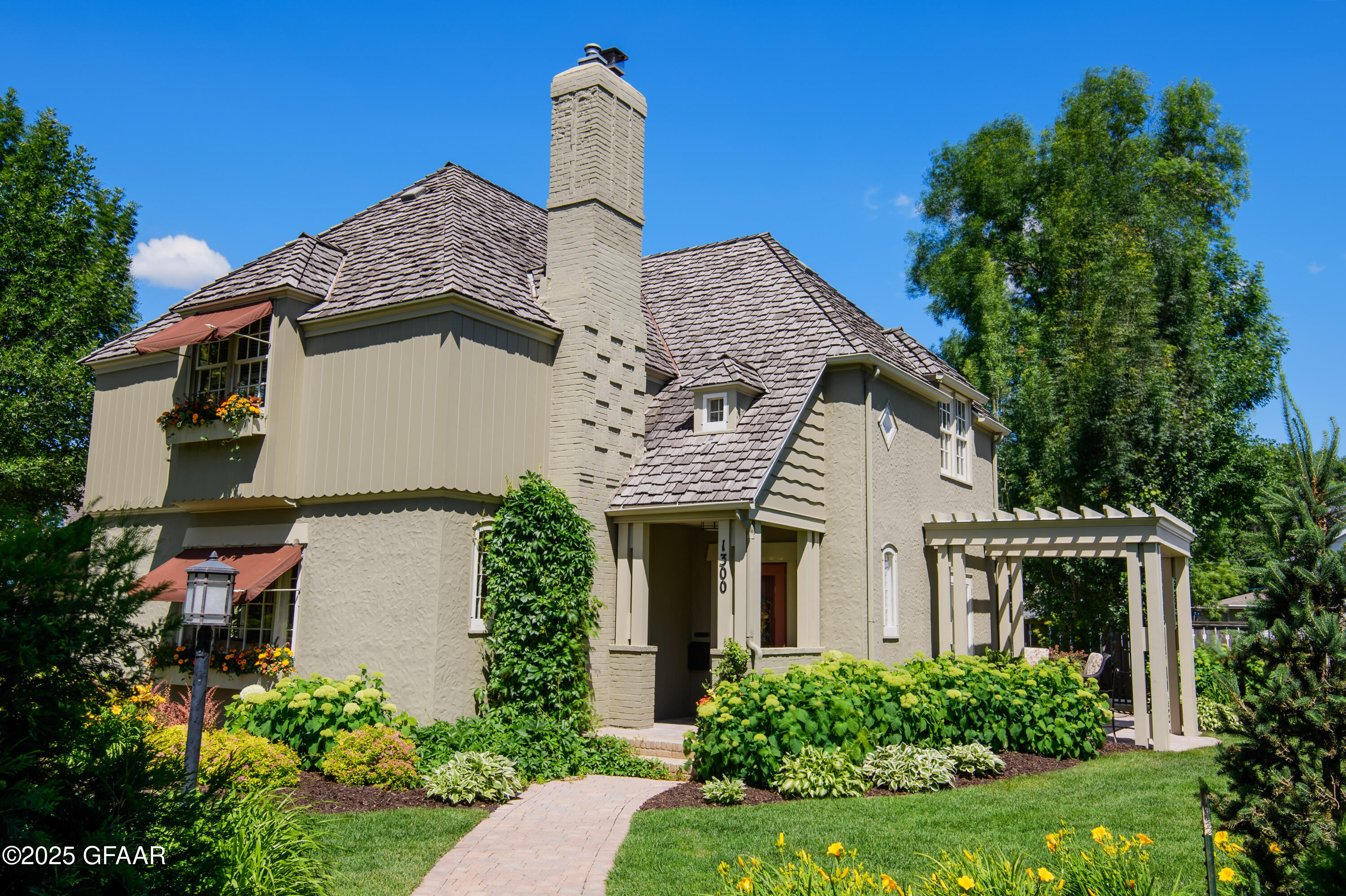 property viewer photo 2