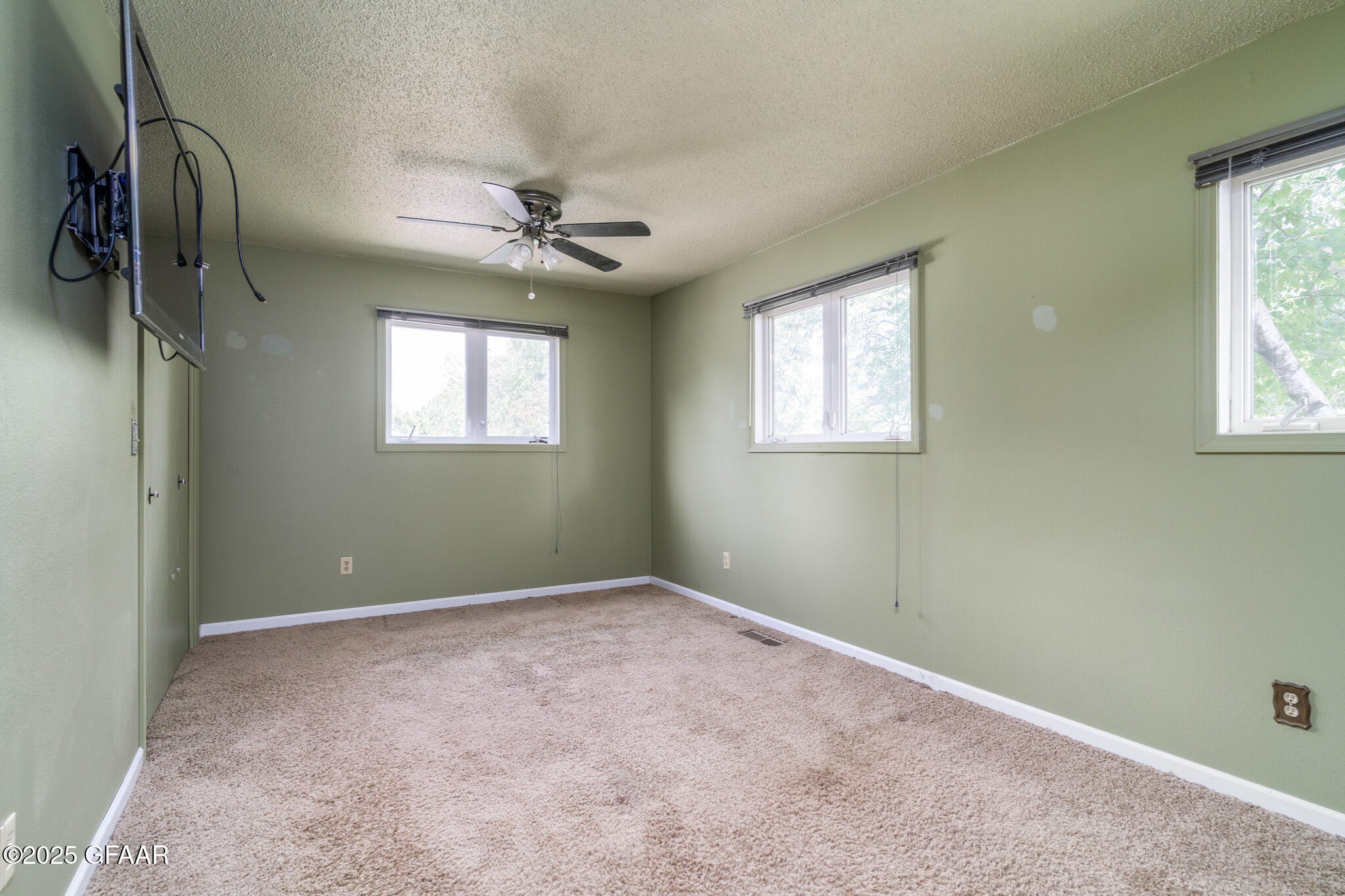 property viewer photo 9