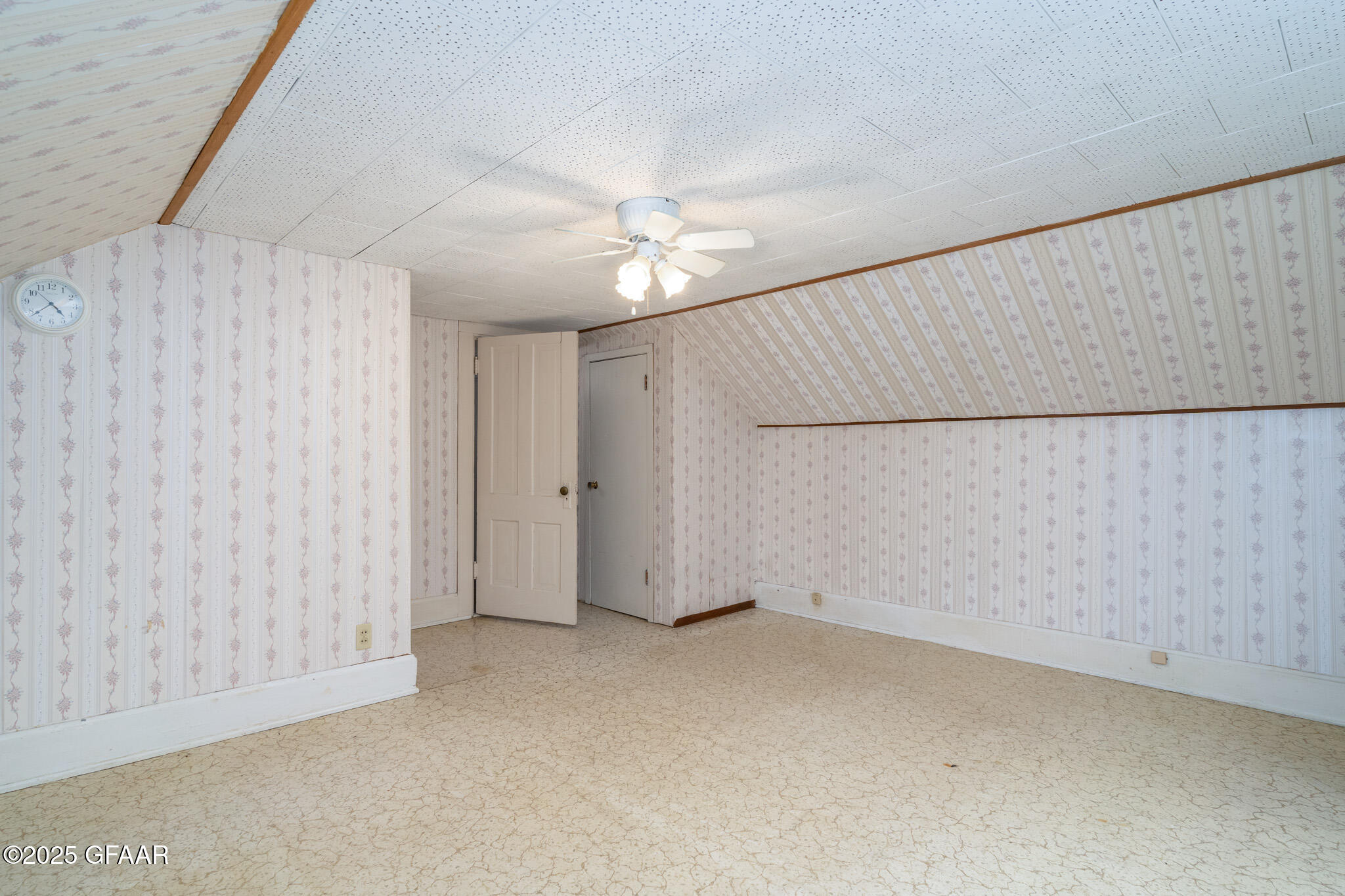 property viewer photo 12