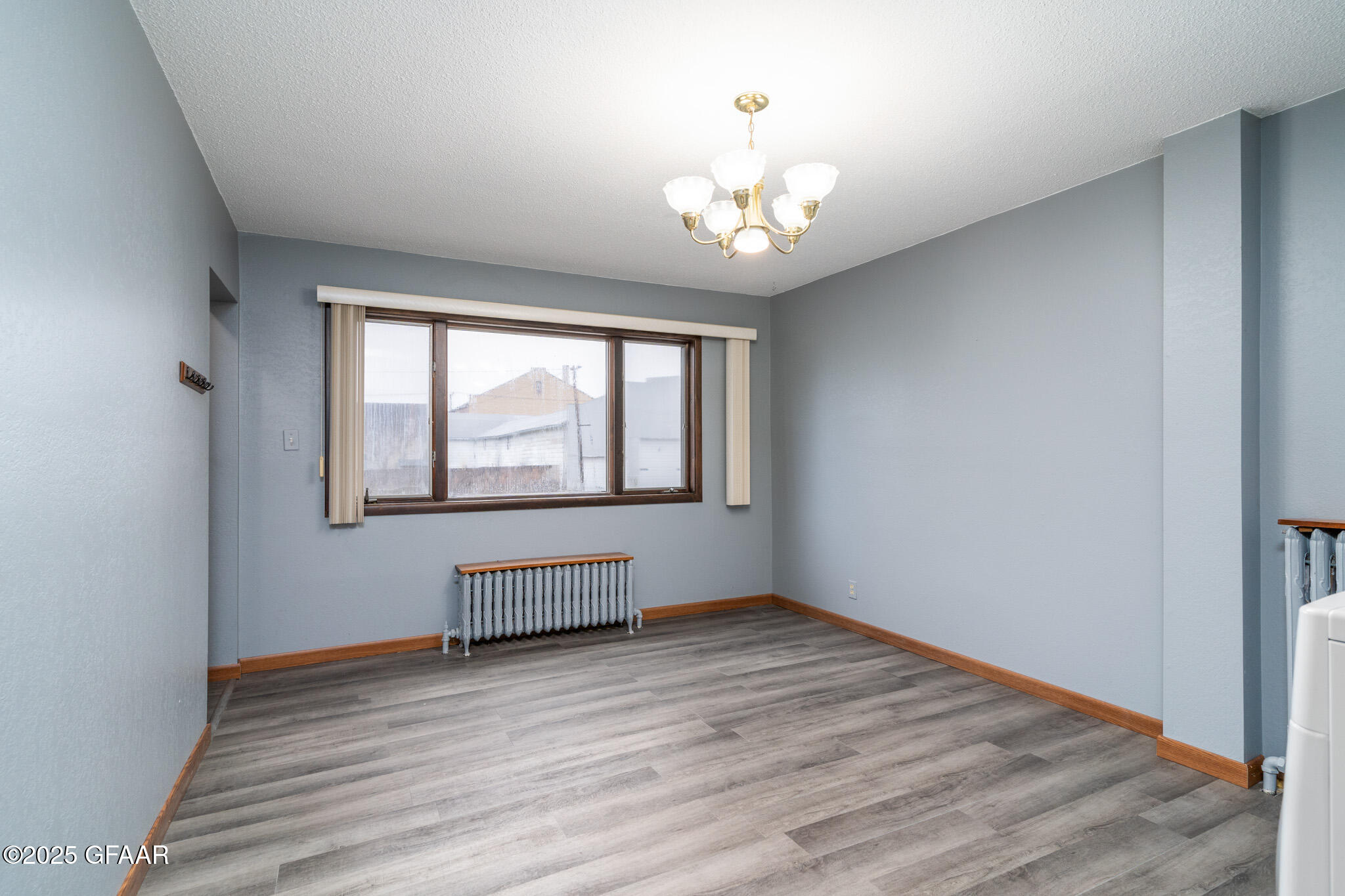 property viewer photo 3
