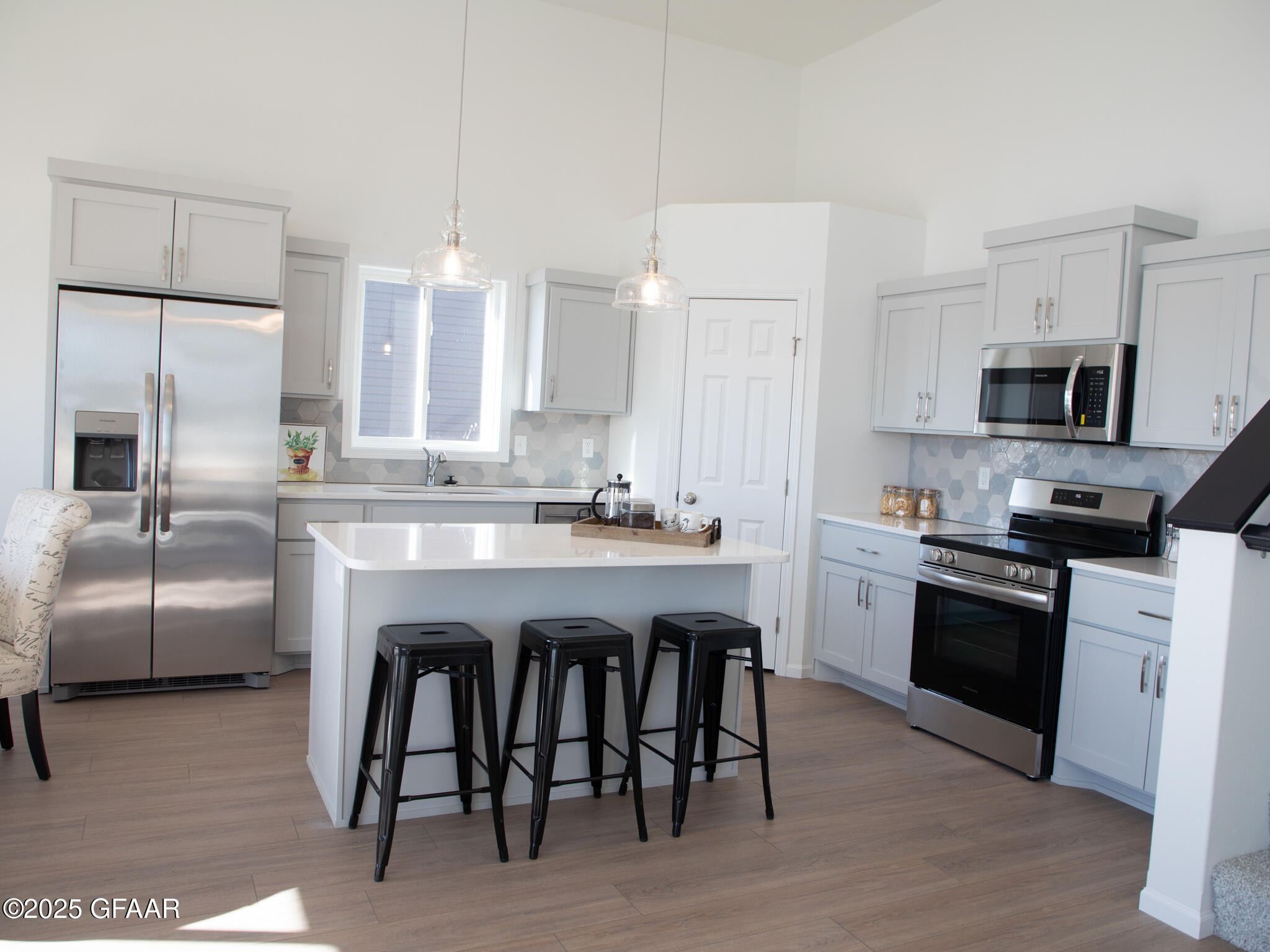 property viewer photo 2