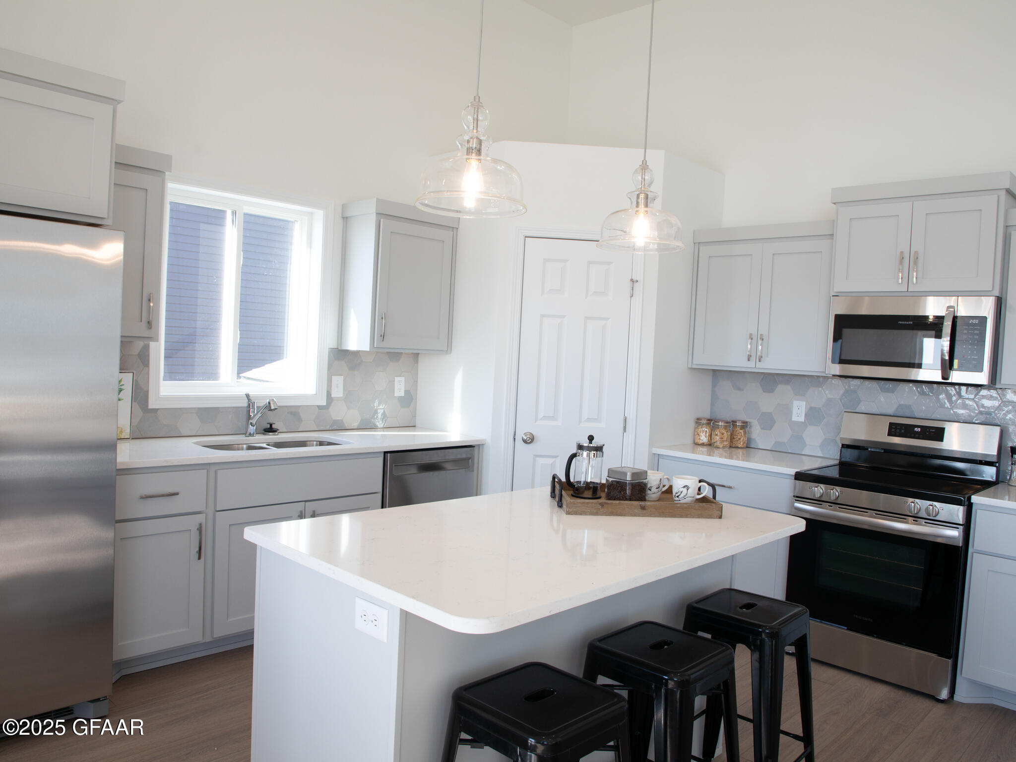 property viewer photo 4