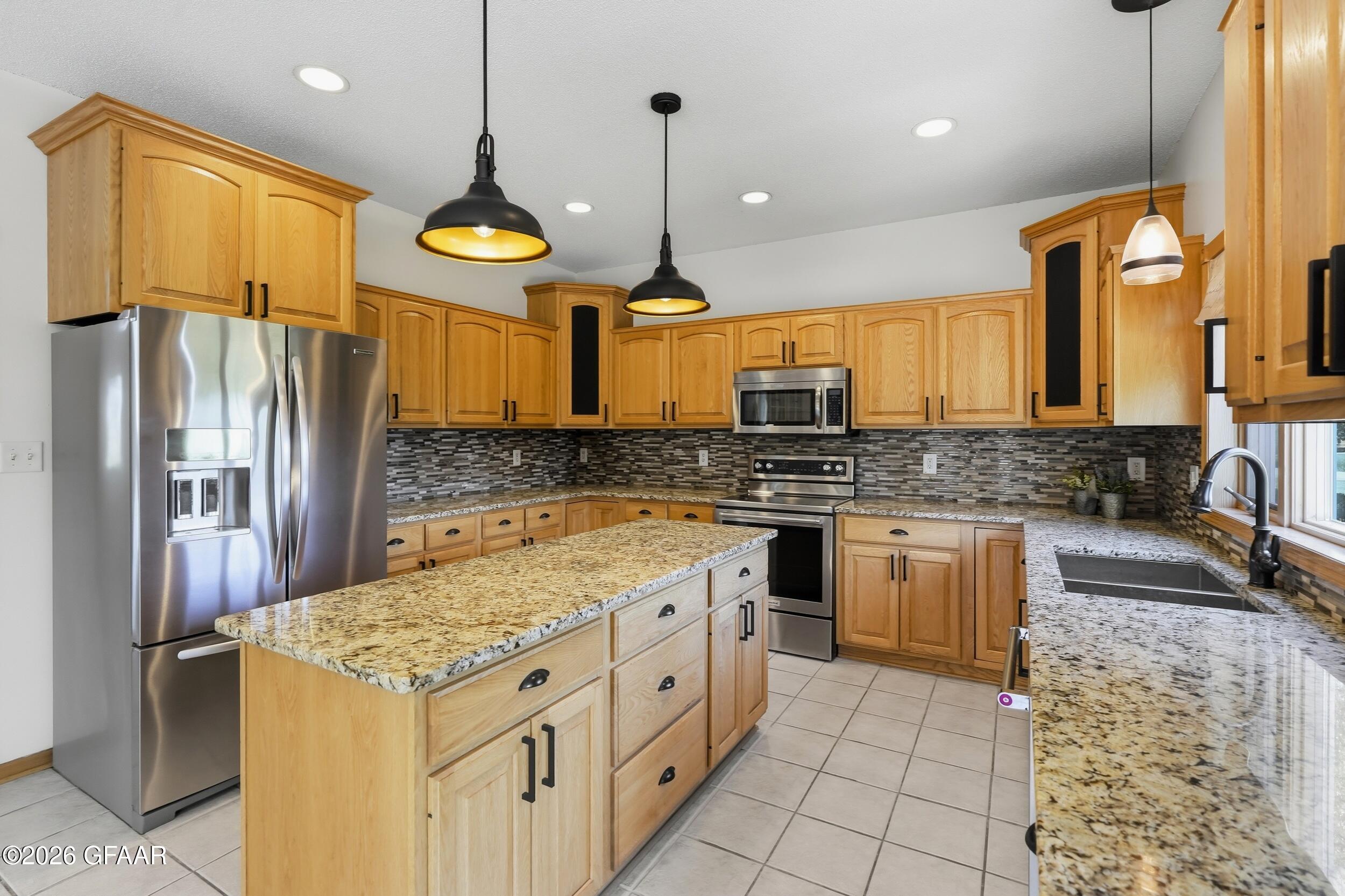 main property photo 9