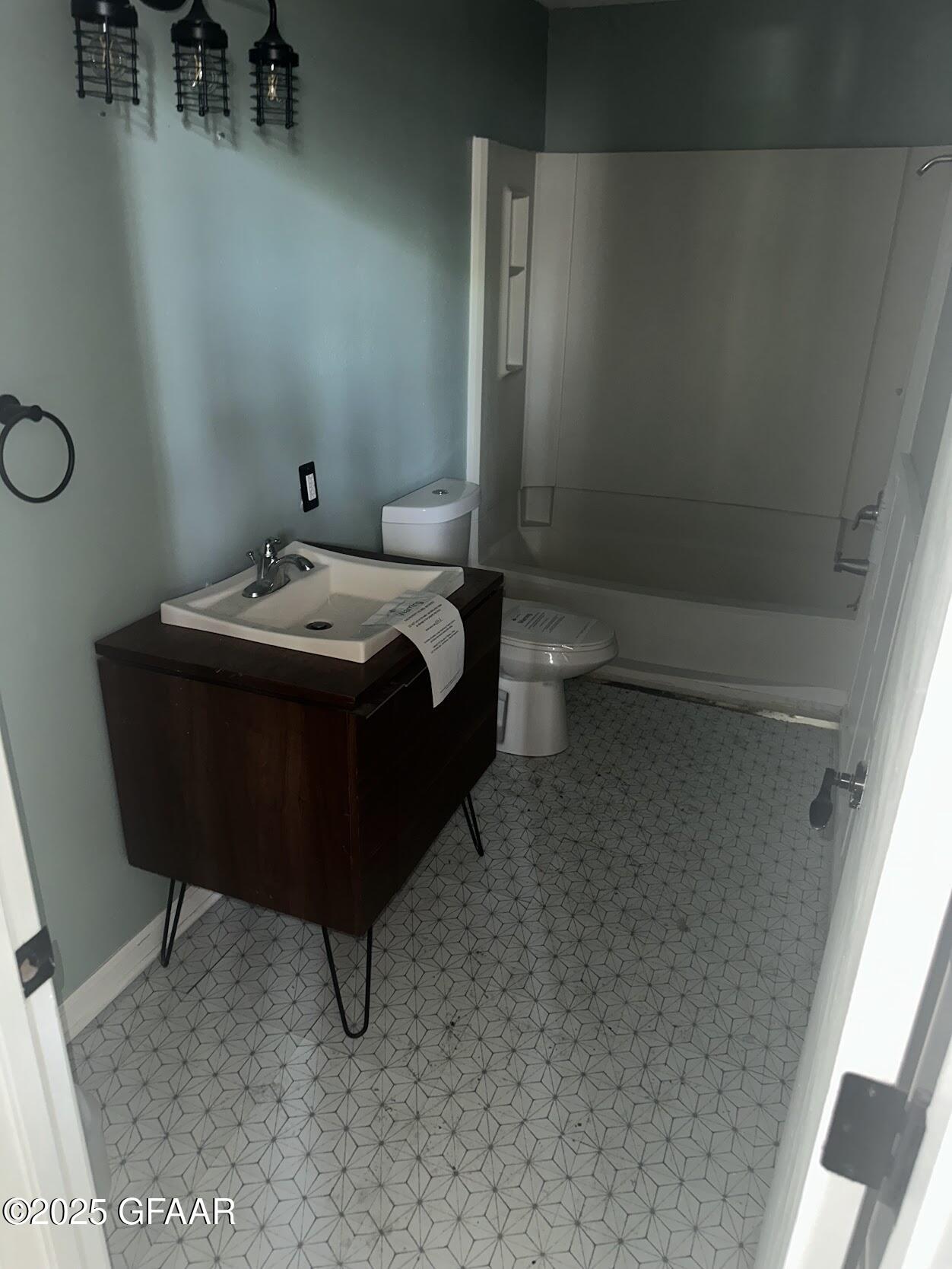 property viewer photo 9