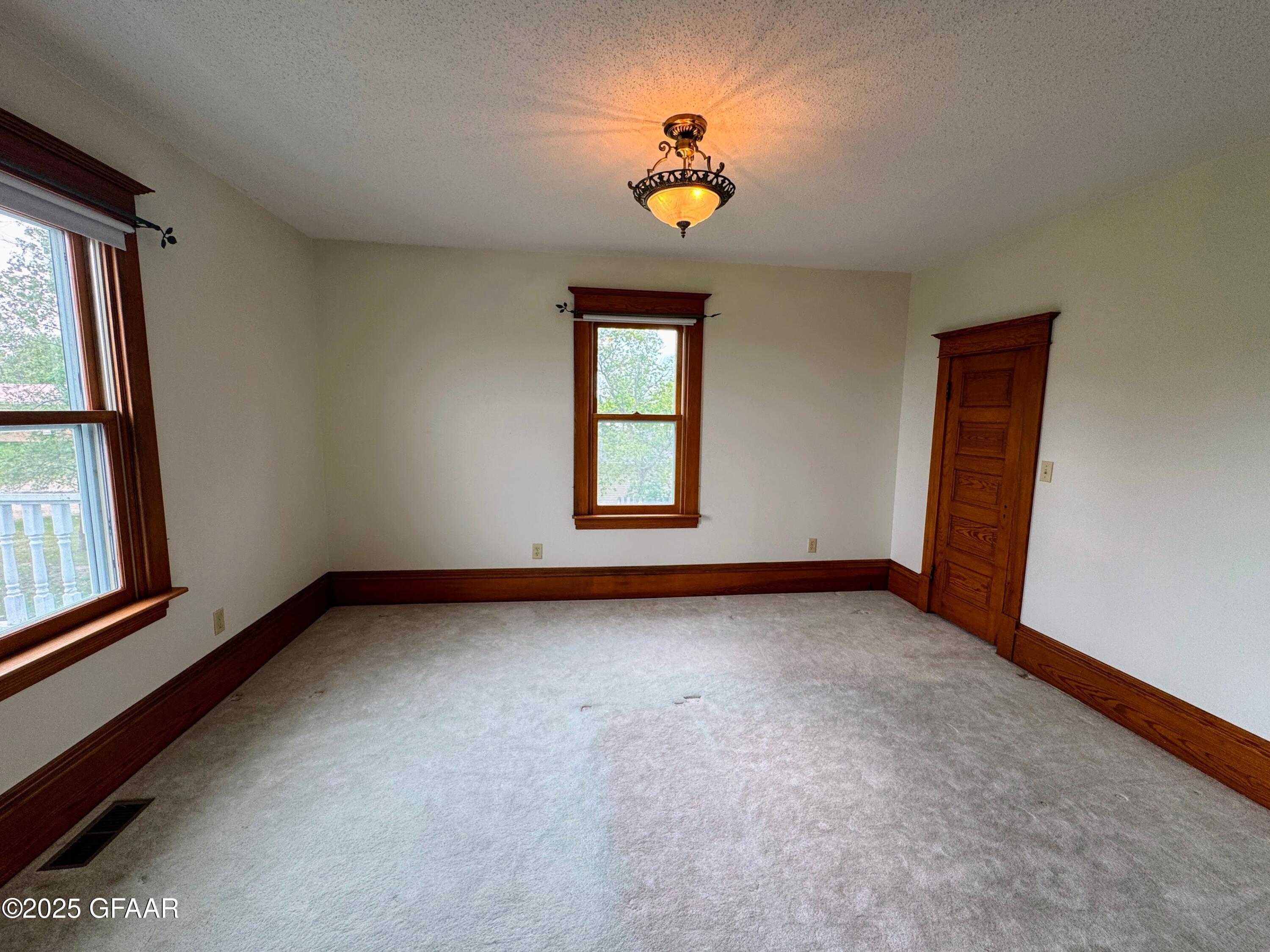property viewer photo 25