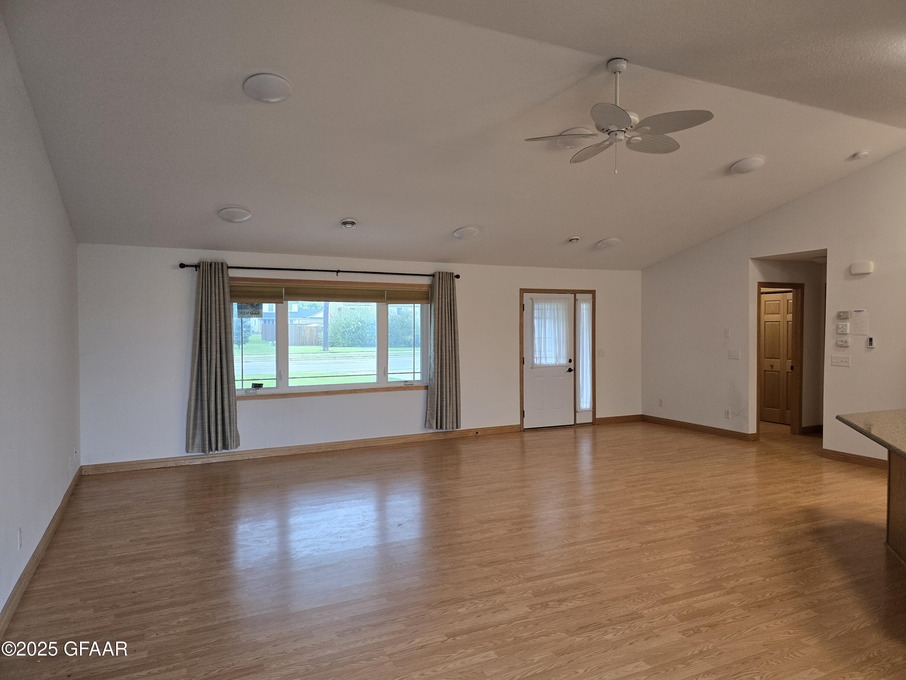 property viewer photo 16