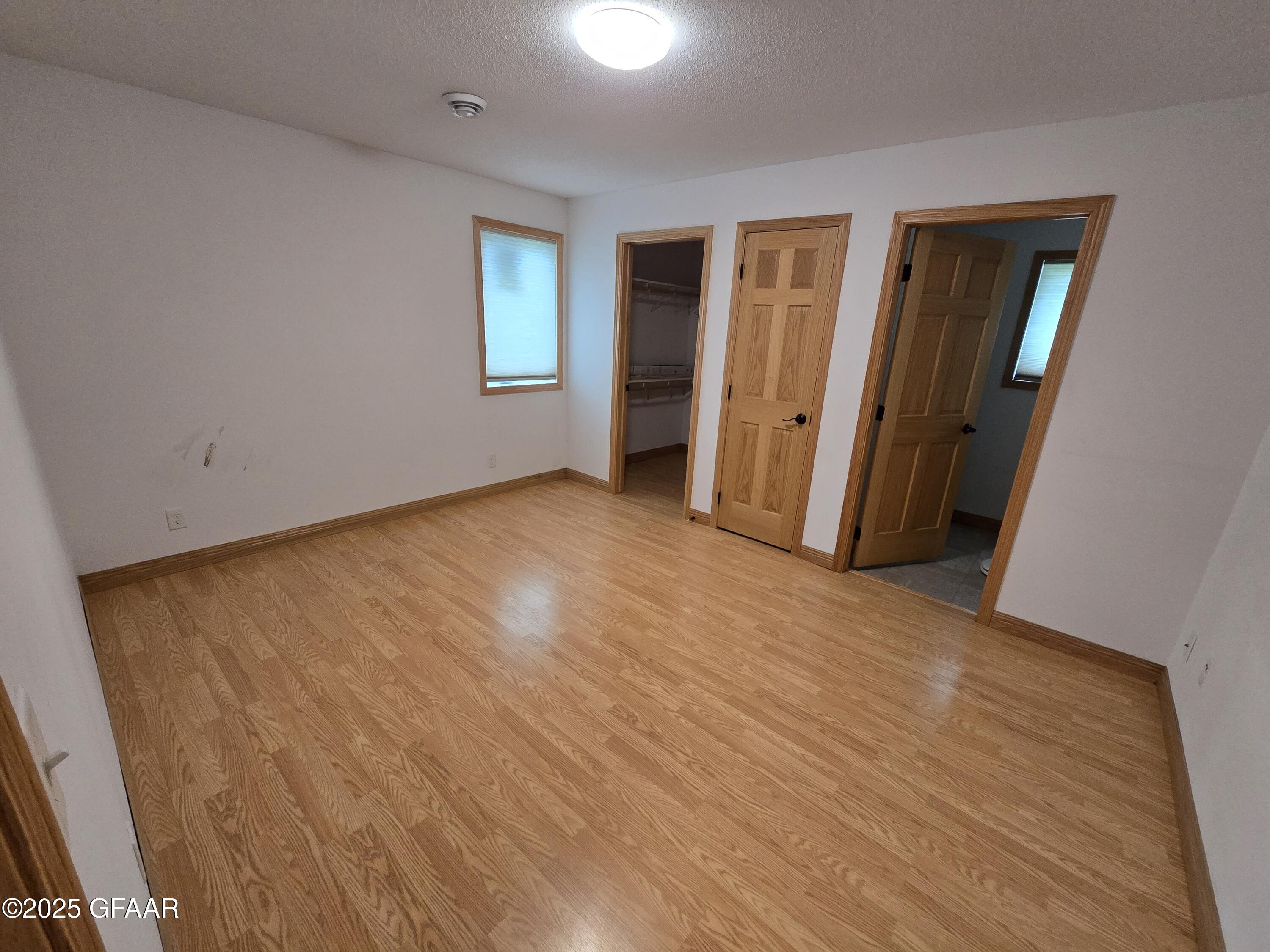 property viewer photo 3