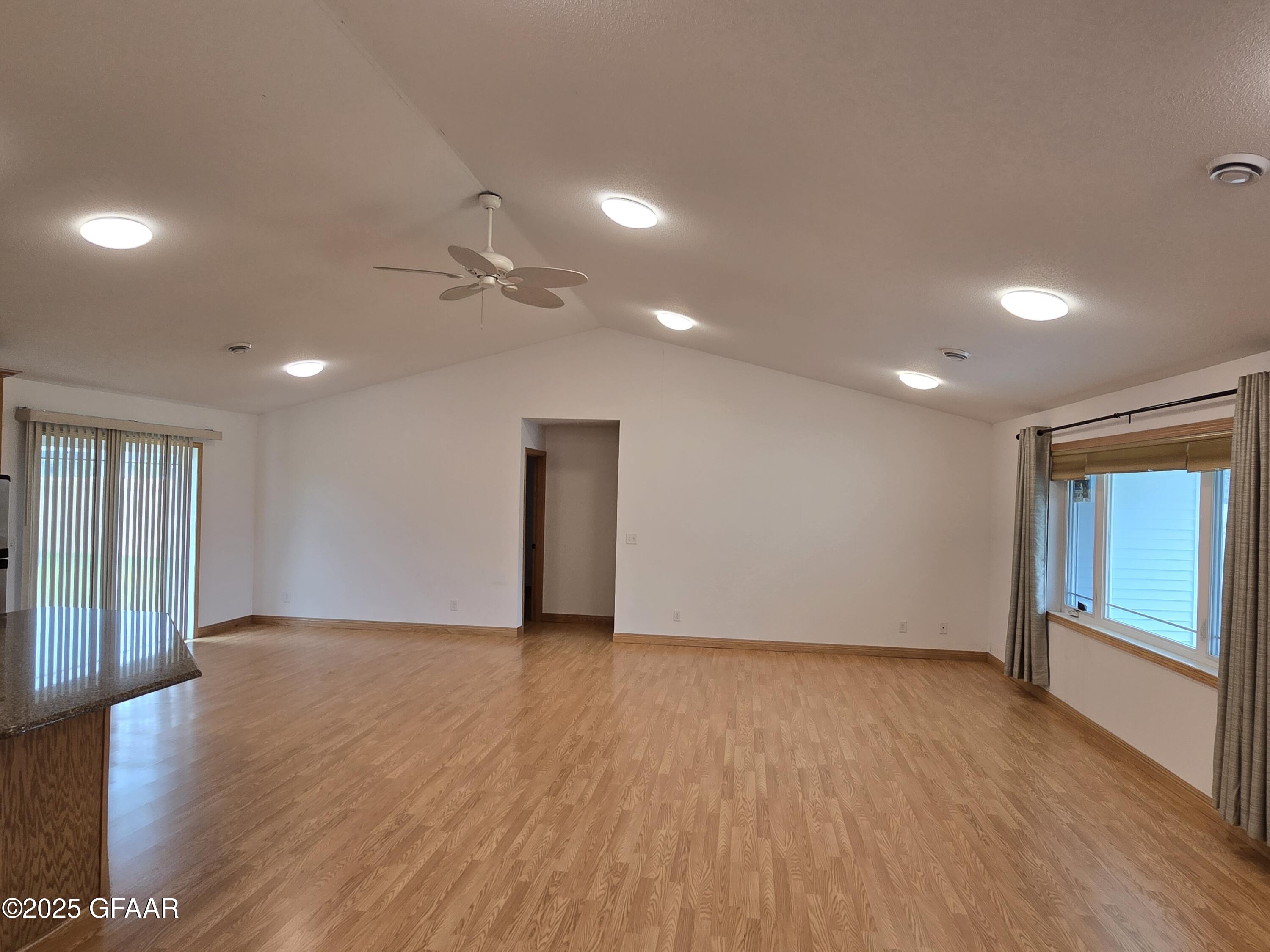 property viewer photo 6