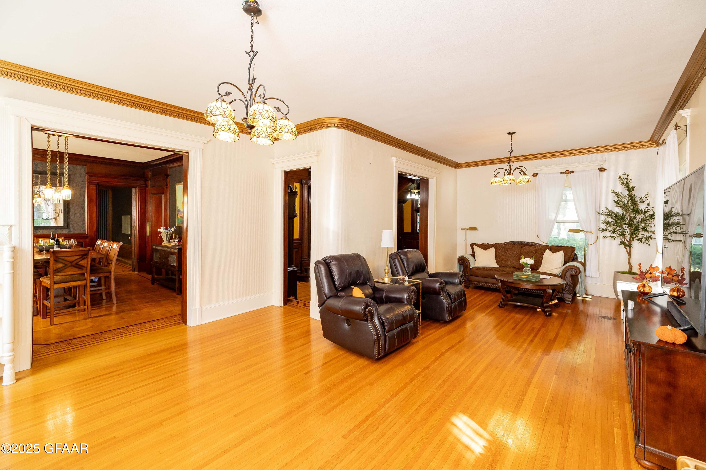 property viewer photo 9