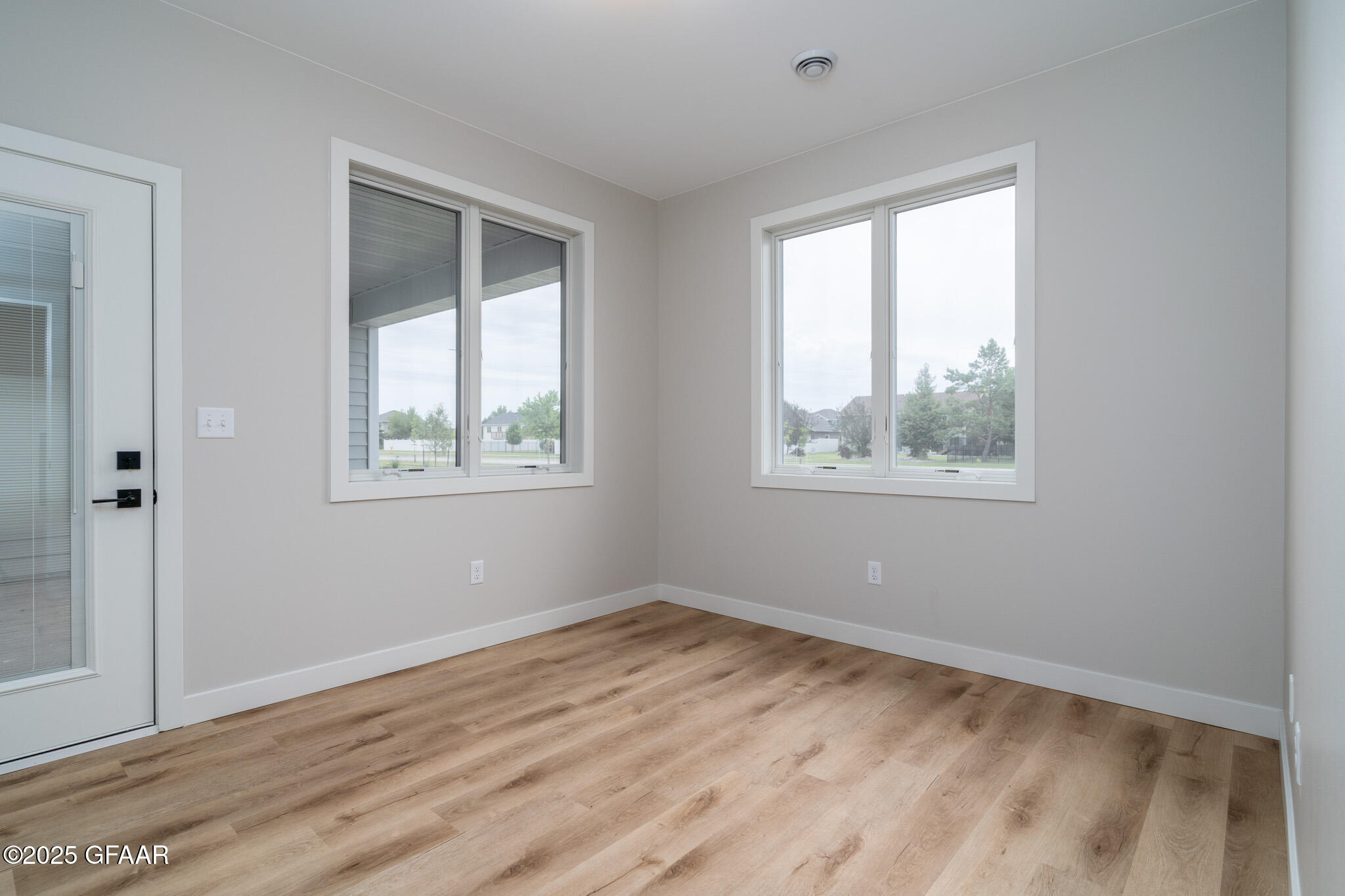 property viewer photo 12