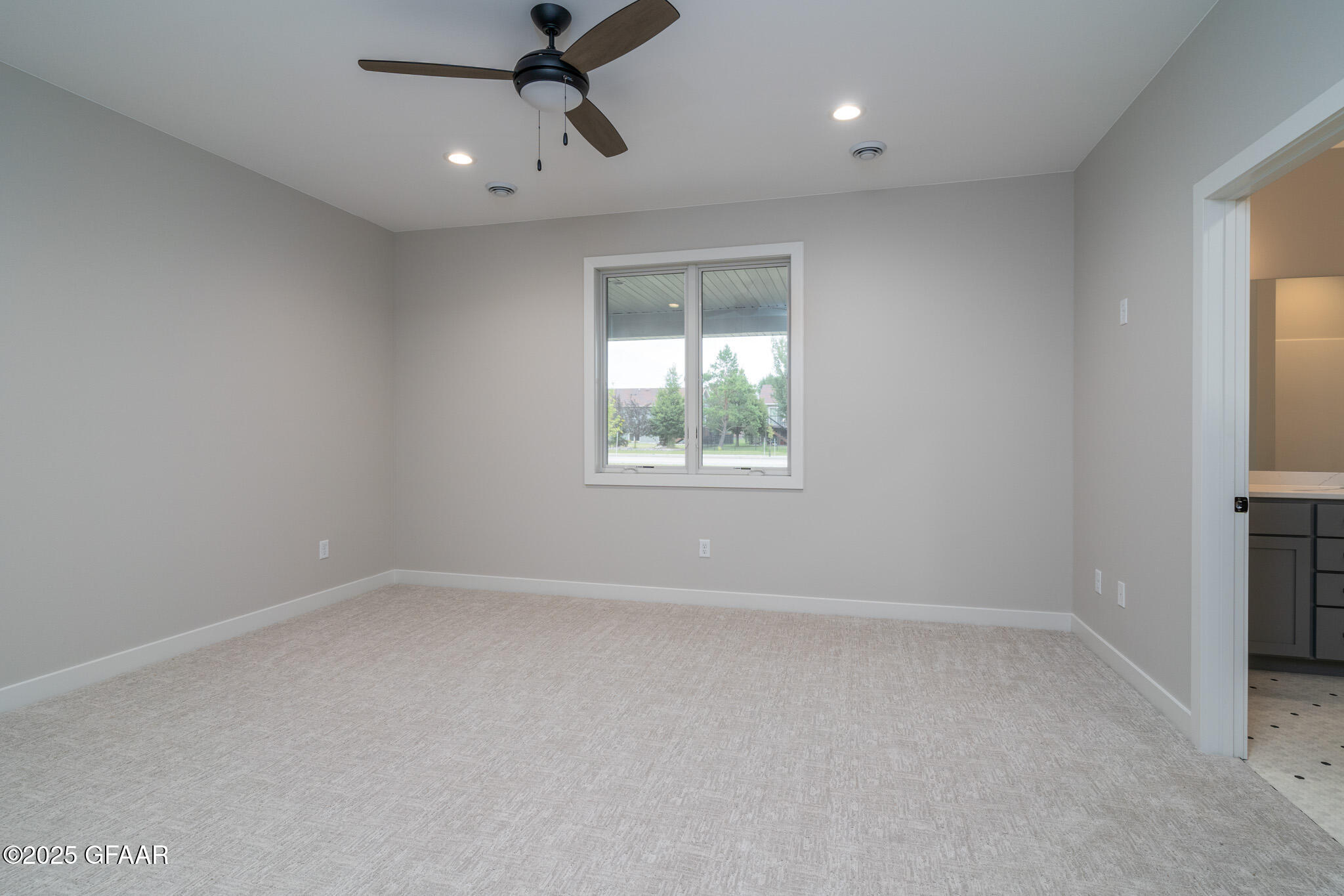 property viewer photo 13