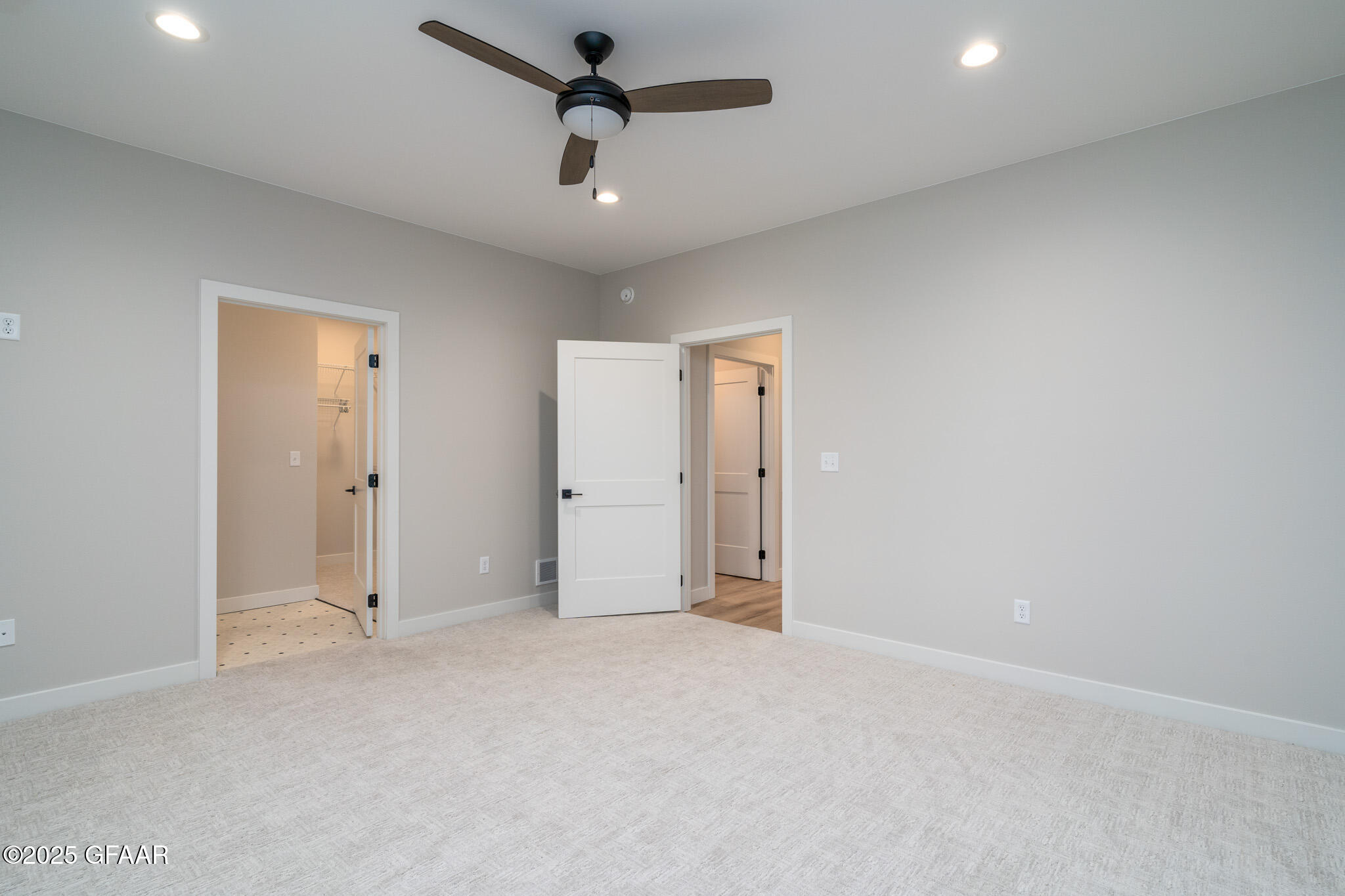 property viewer photo 15
