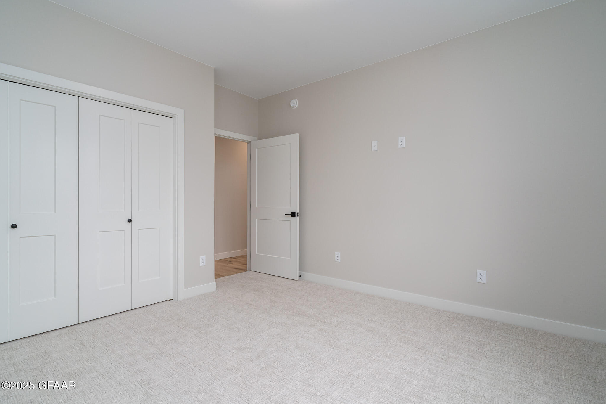 property viewer photo 19