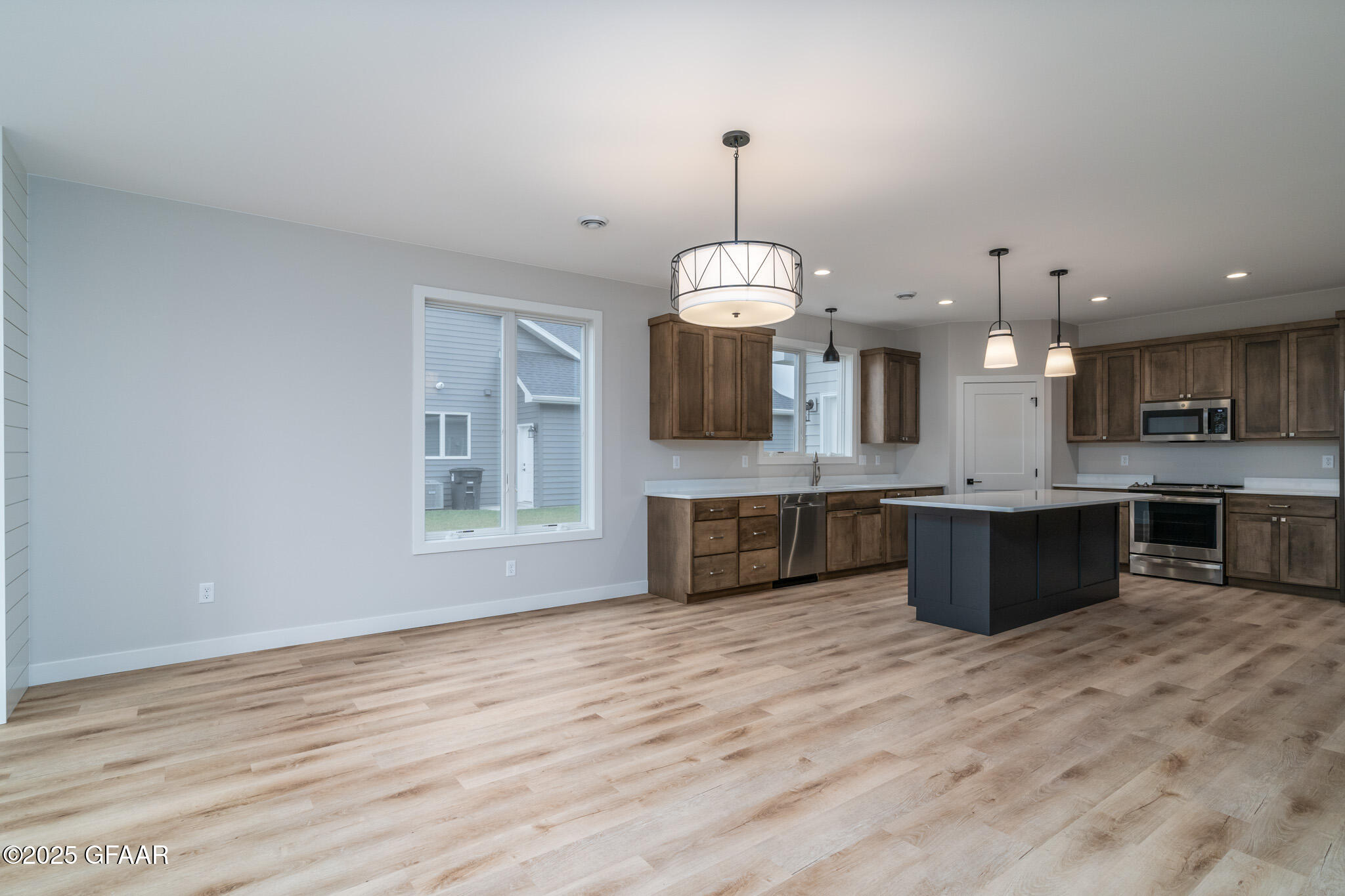 property viewer photo 6