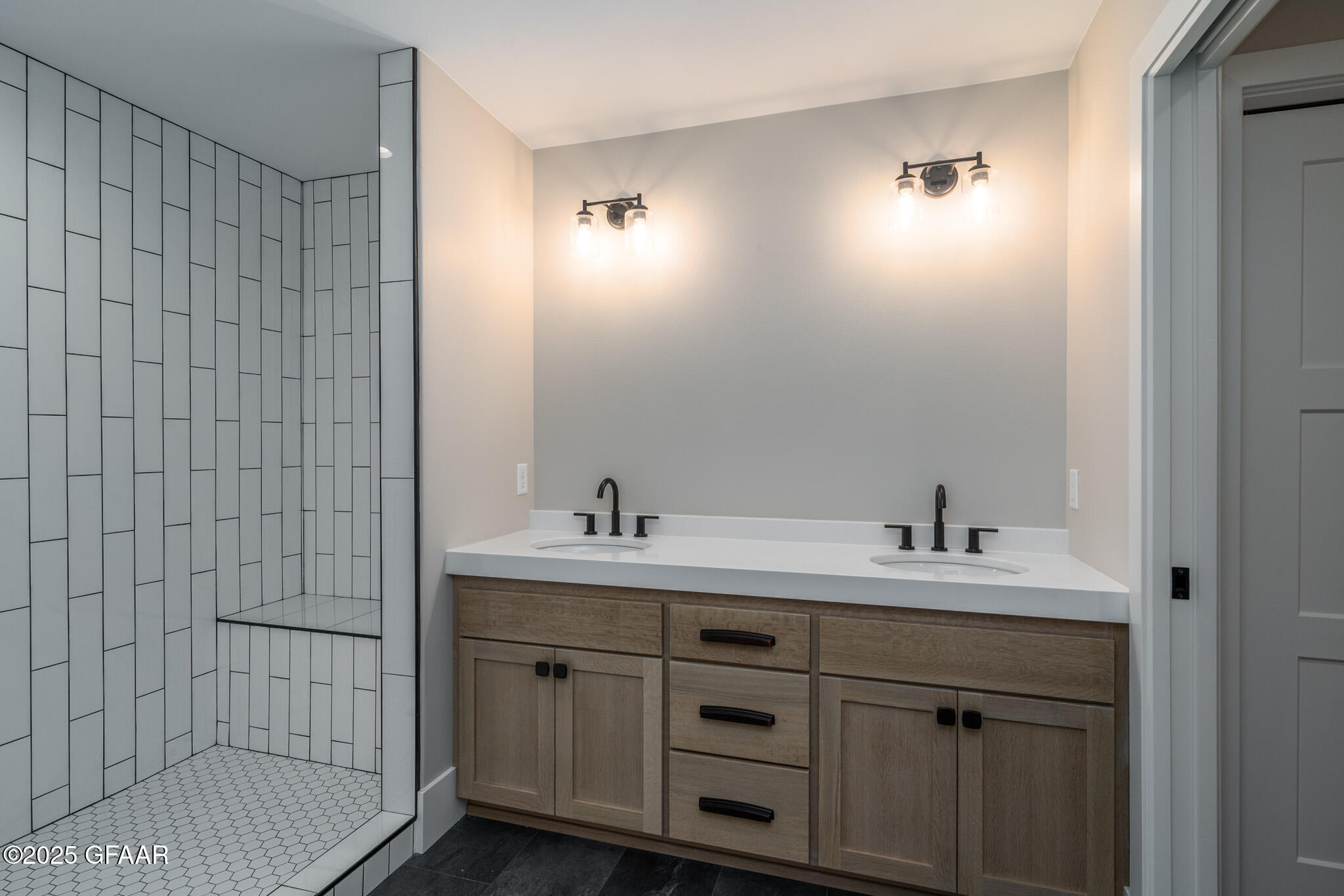 property viewer photo 16