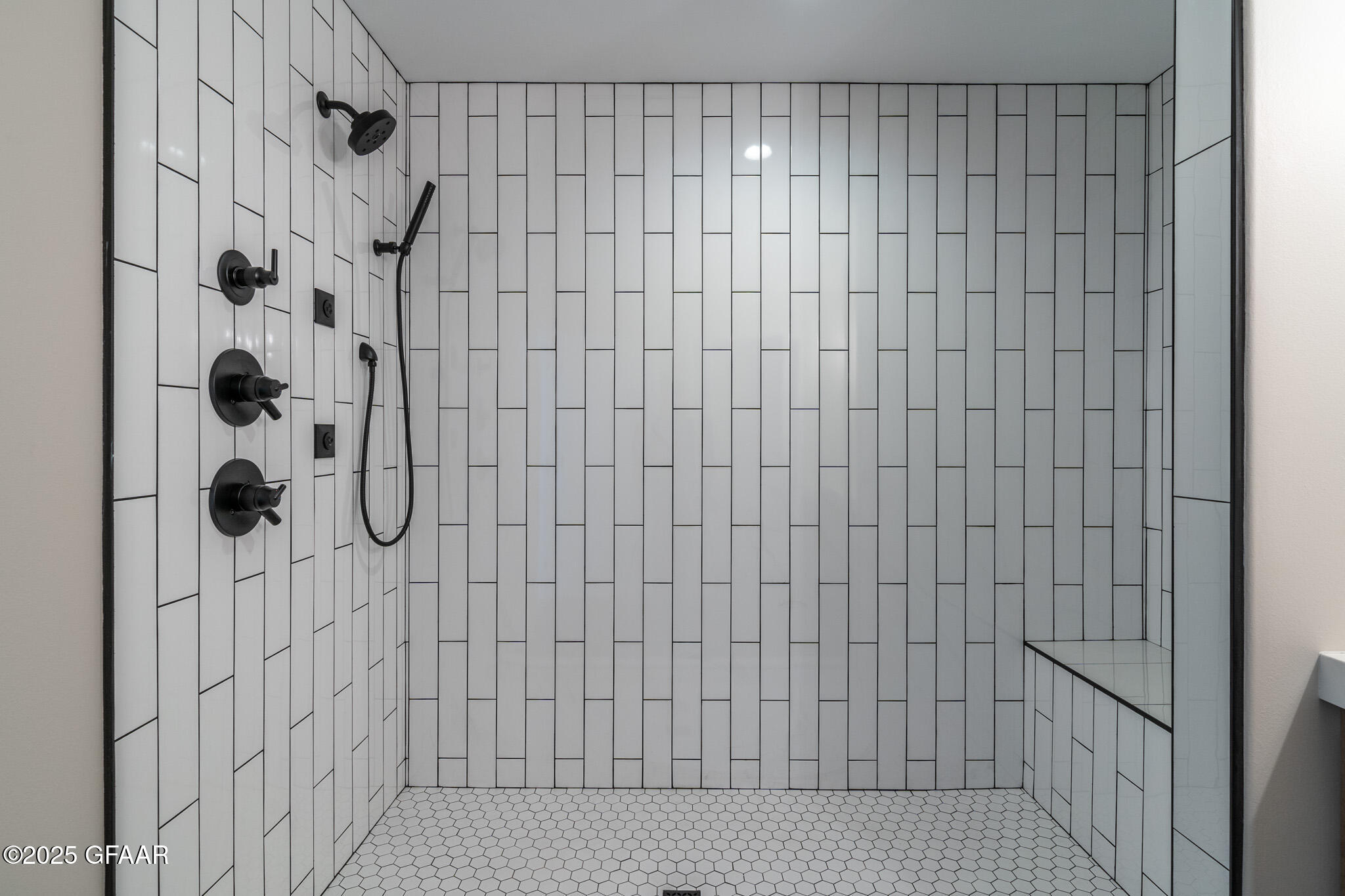 property viewer photo 17