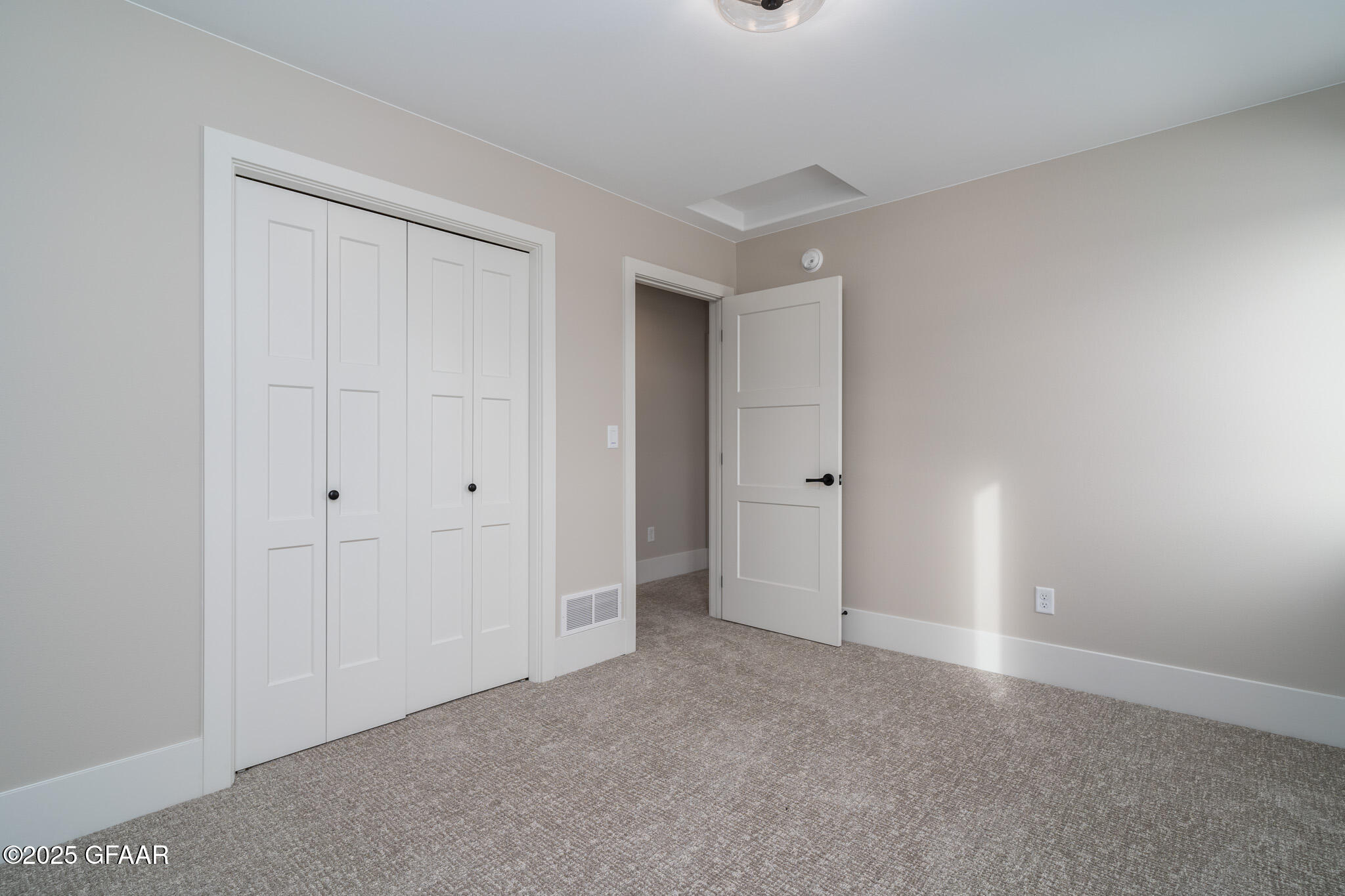 property viewer photo 22