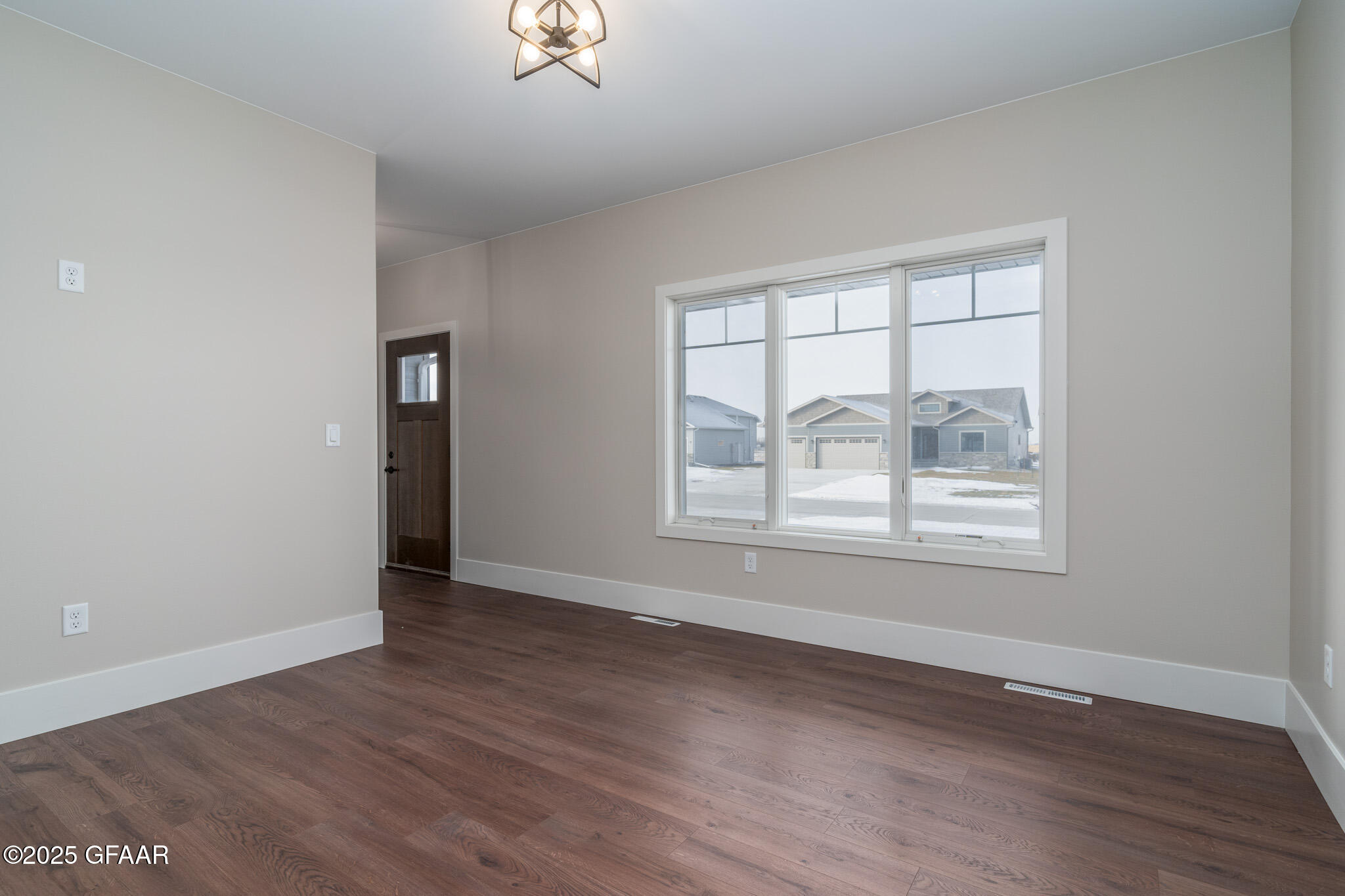 property viewer photo 3