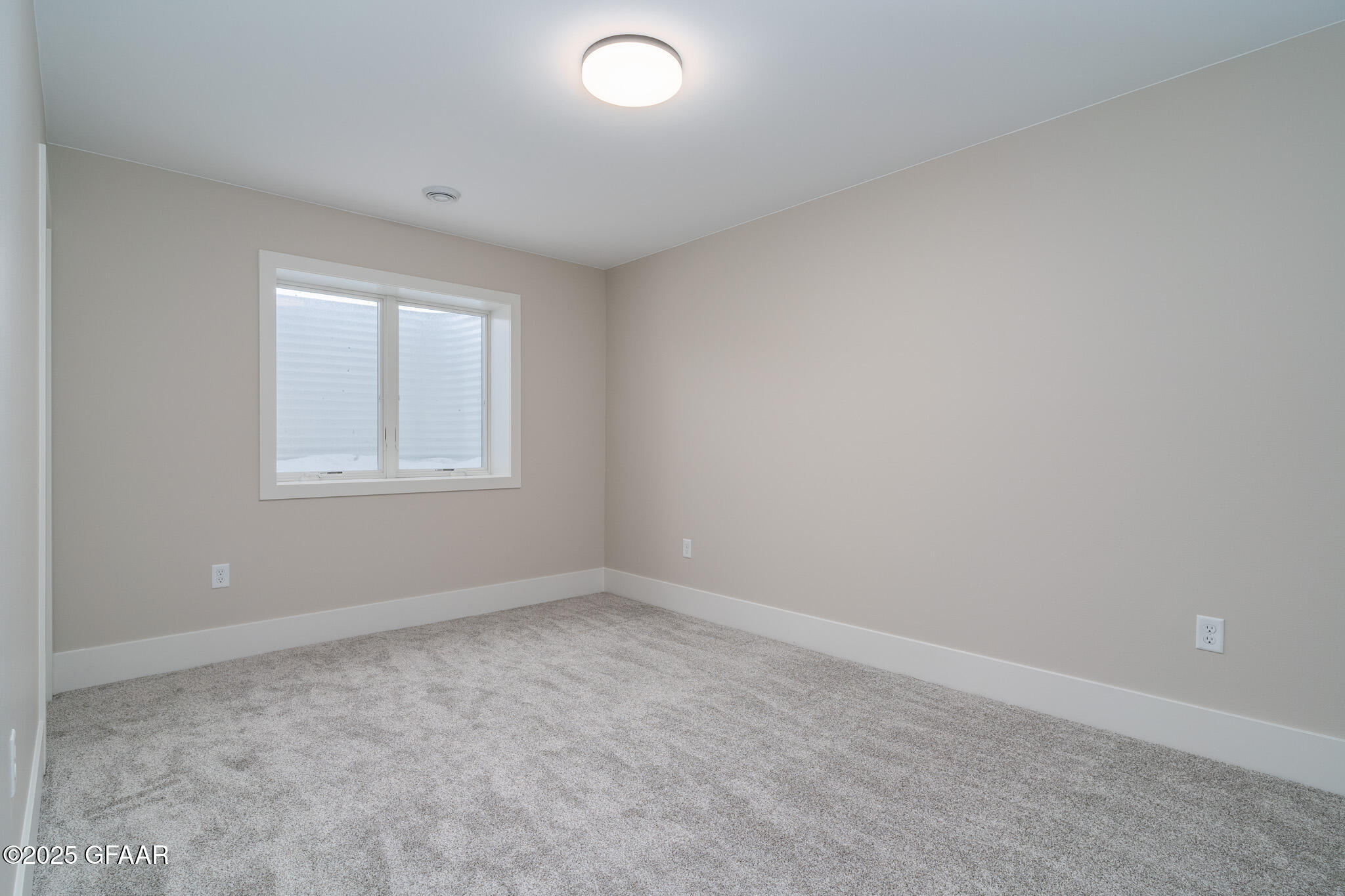 property viewer photo 35