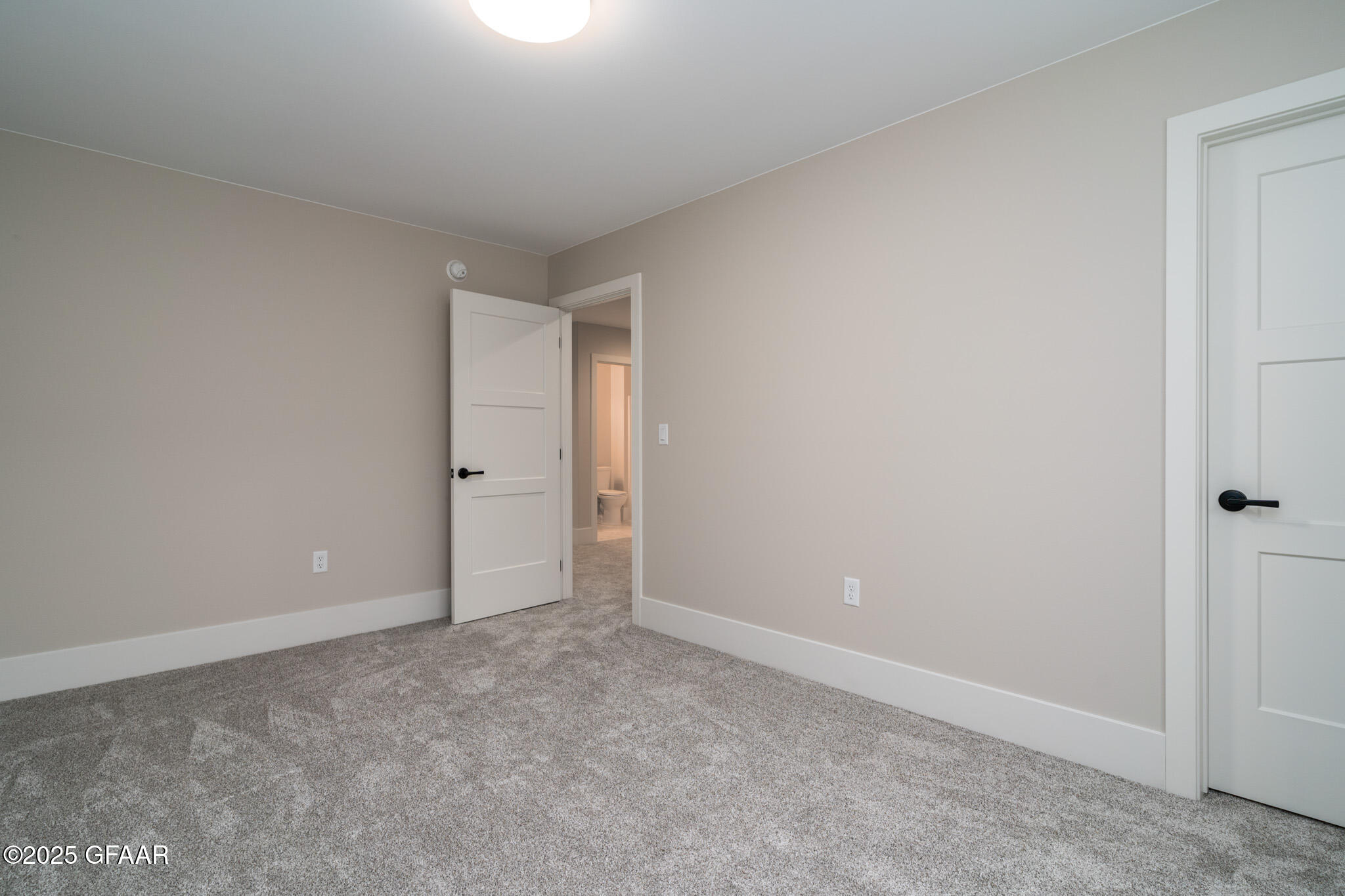 property viewer photo 36