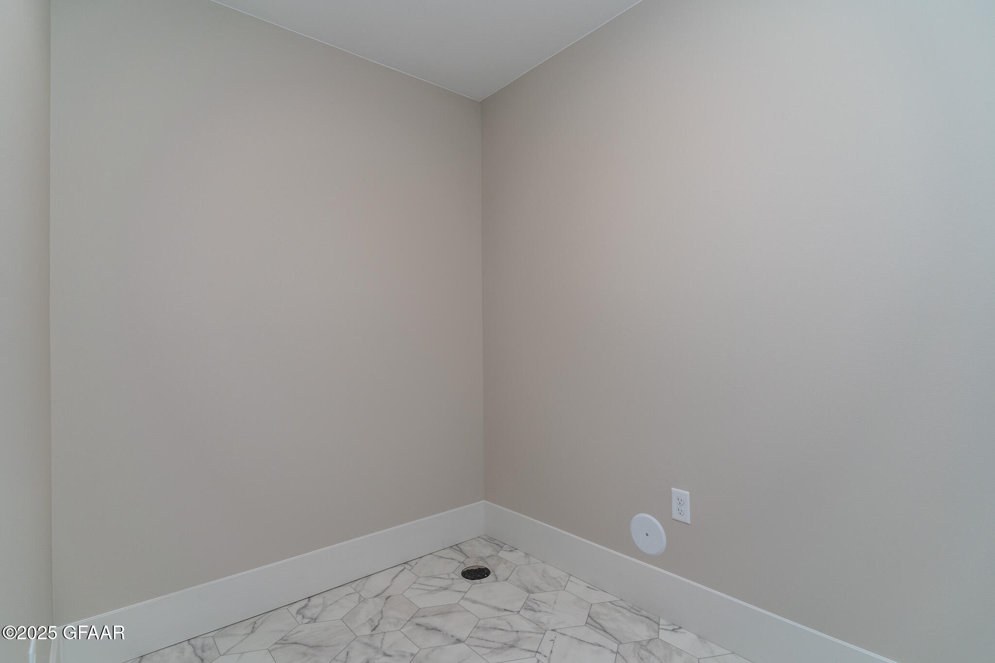 property viewer photo 39