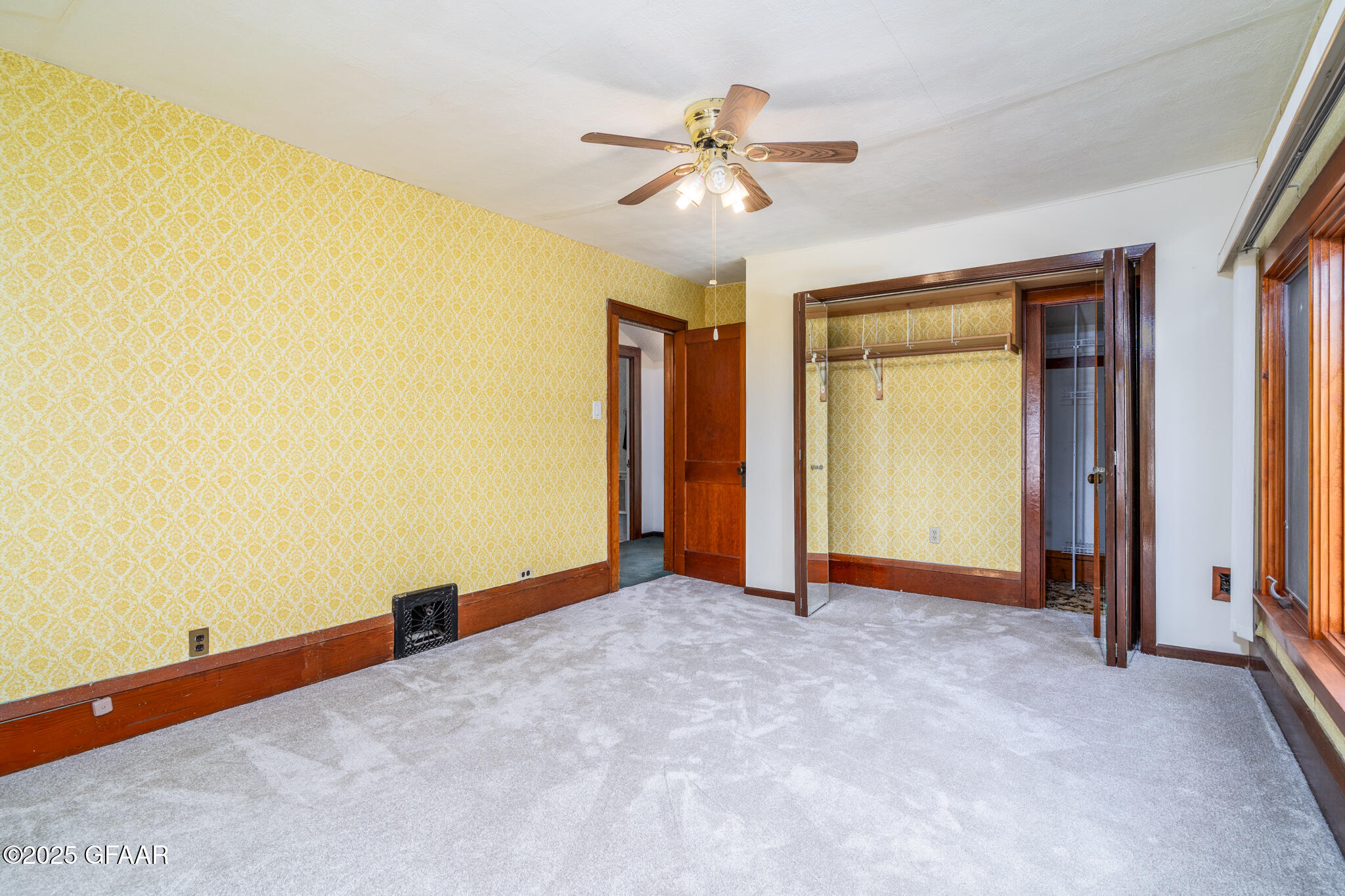 property viewer photo 16