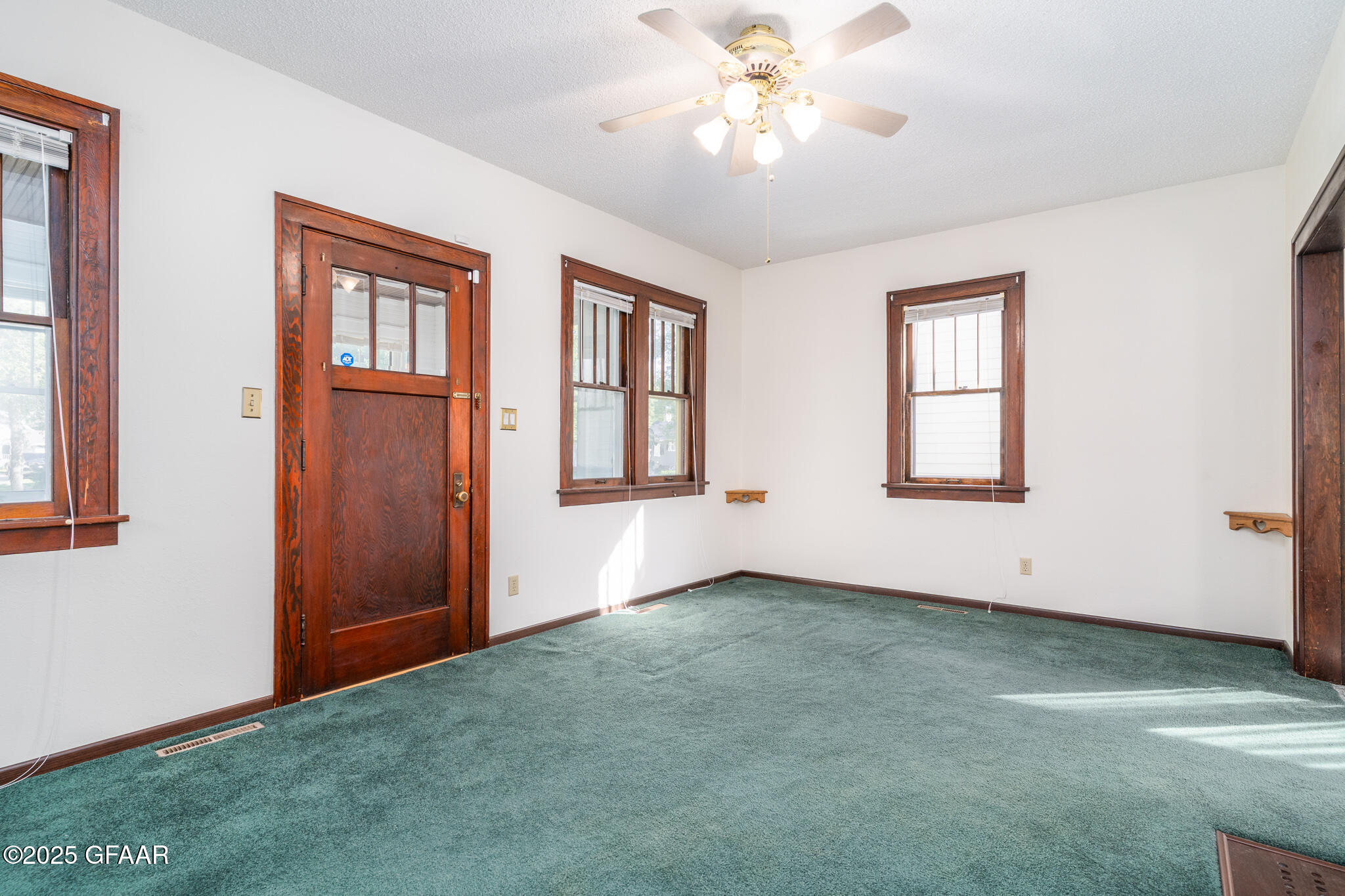 property viewer photo 4