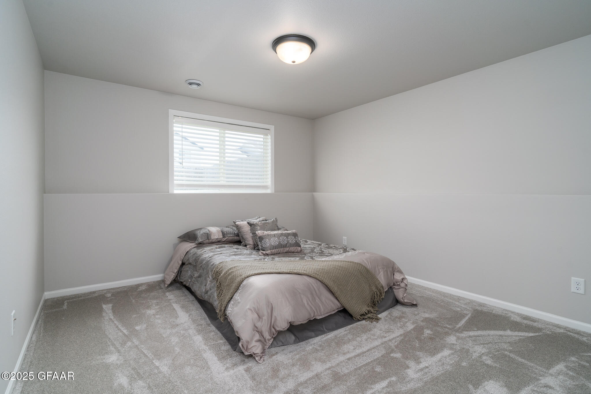 property viewer photo 18