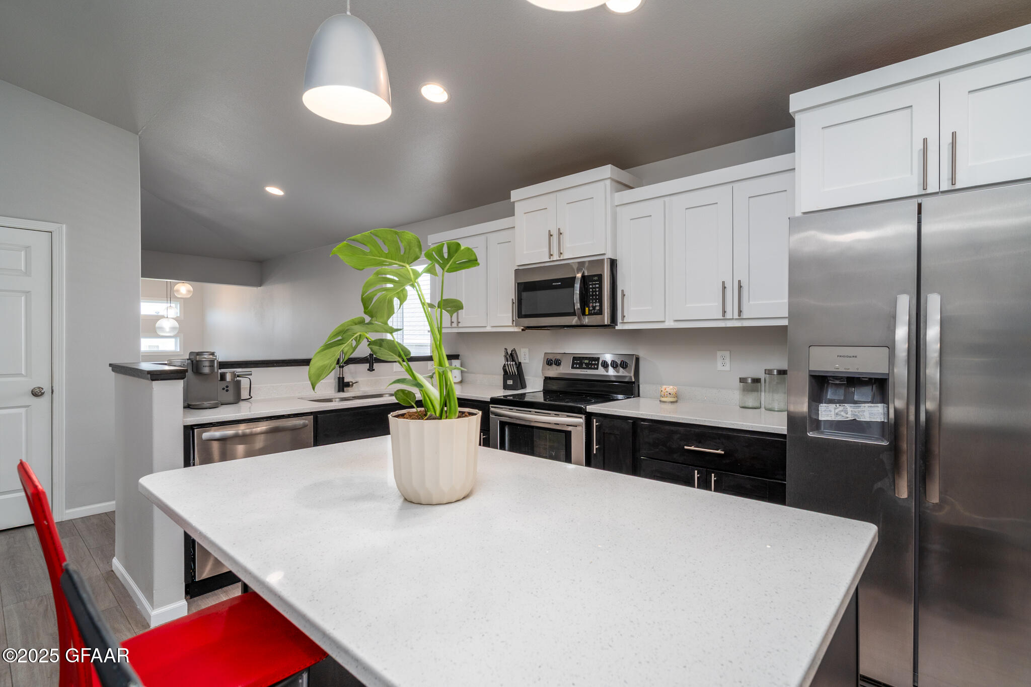 property viewer photo 2