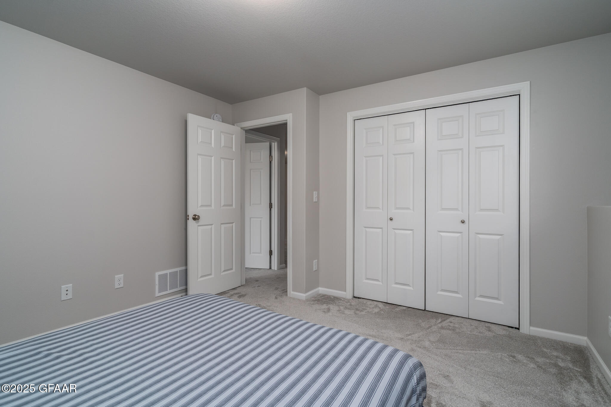 property viewer photo 22