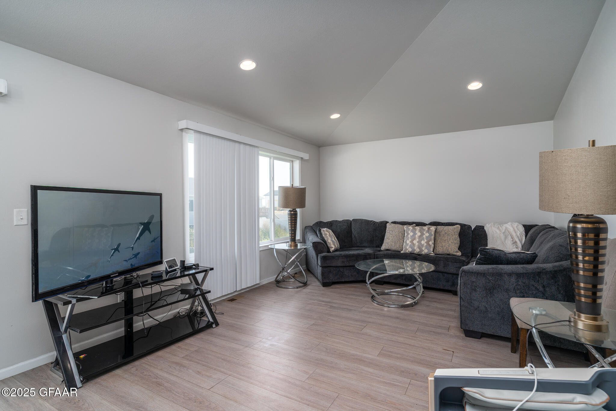 property viewer photo 9