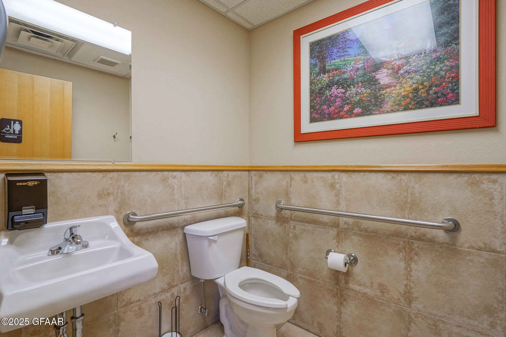 main property photo 16