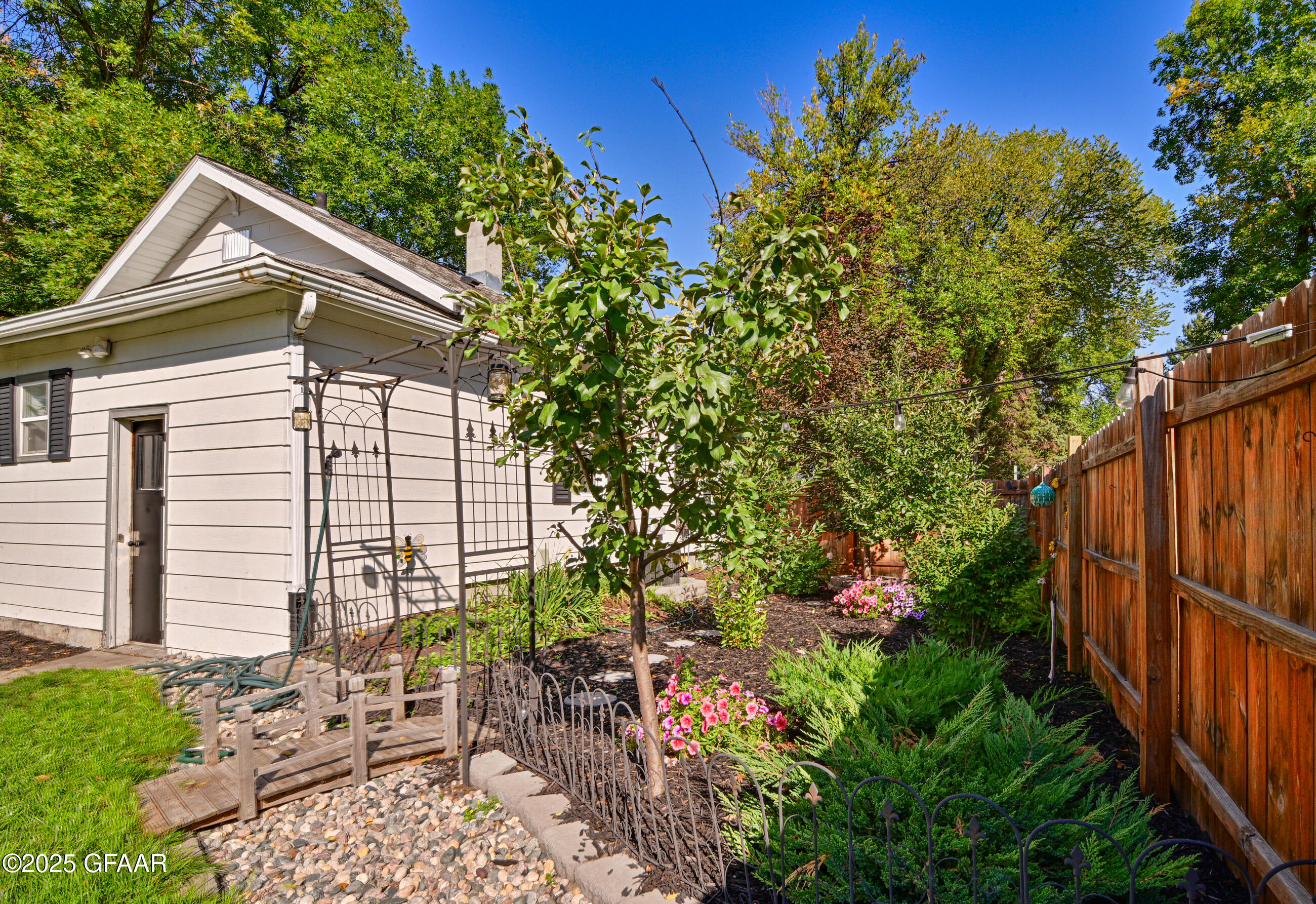 property viewer photo 19