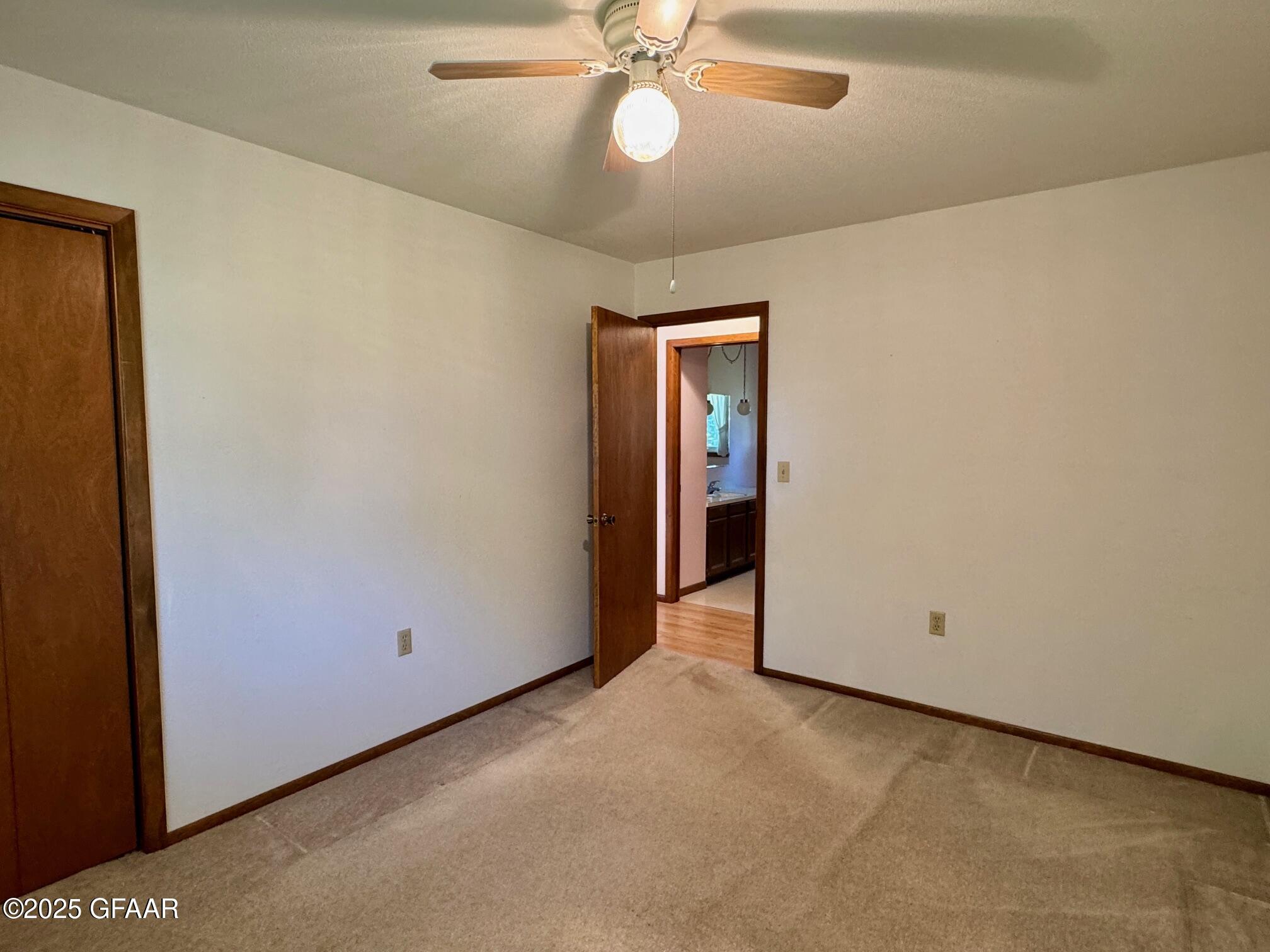 property viewer photo 23