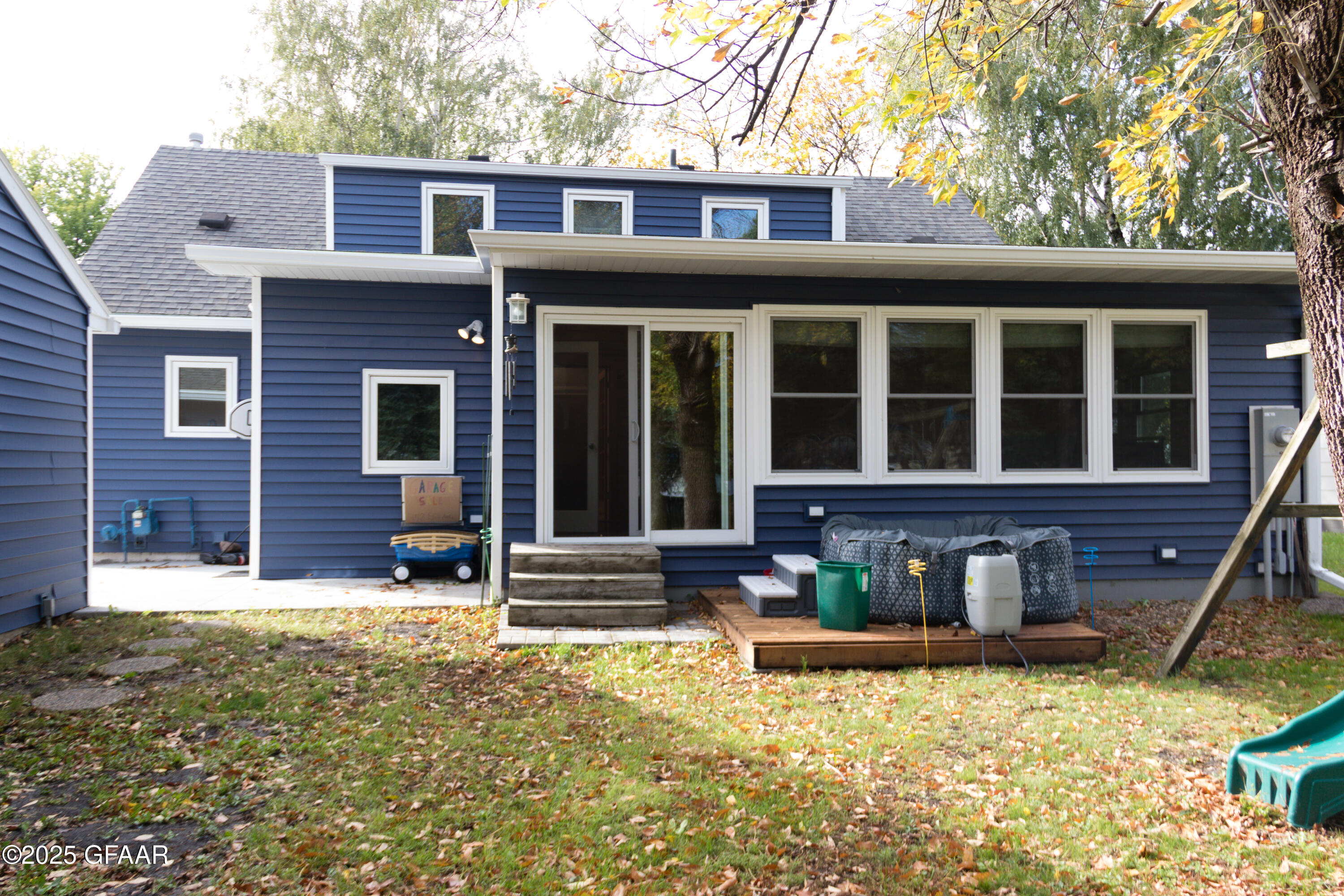 property viewer photo 2