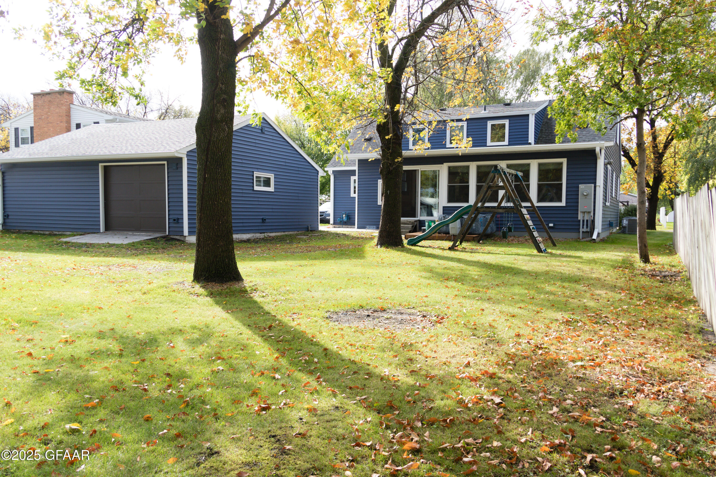 property viewer photo 3