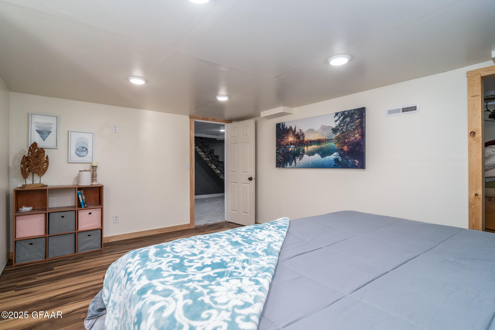 property viewer photo 16