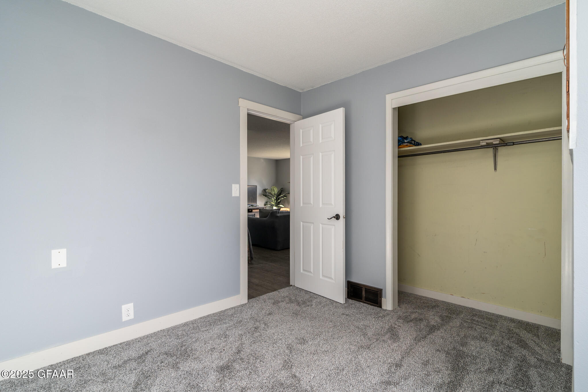 property viewer photo 9