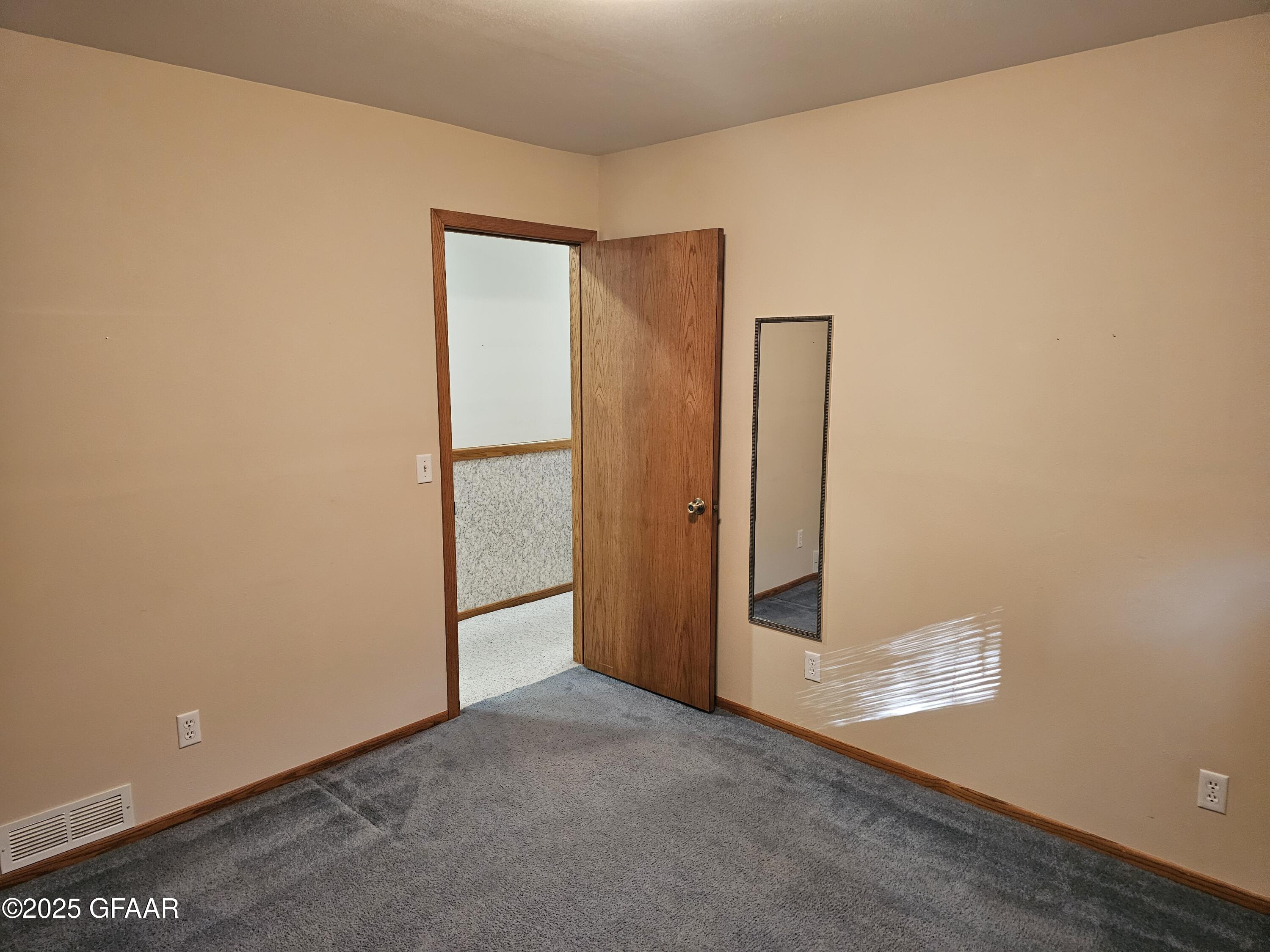 property viewer photo 20