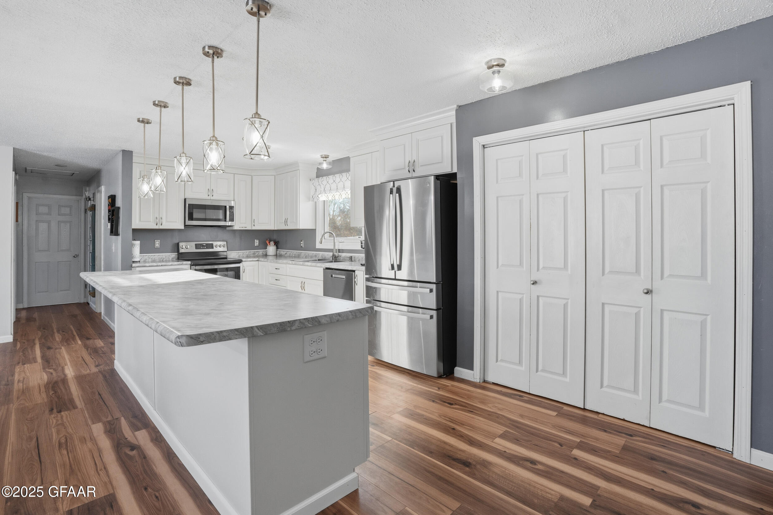 property viewer photo 6