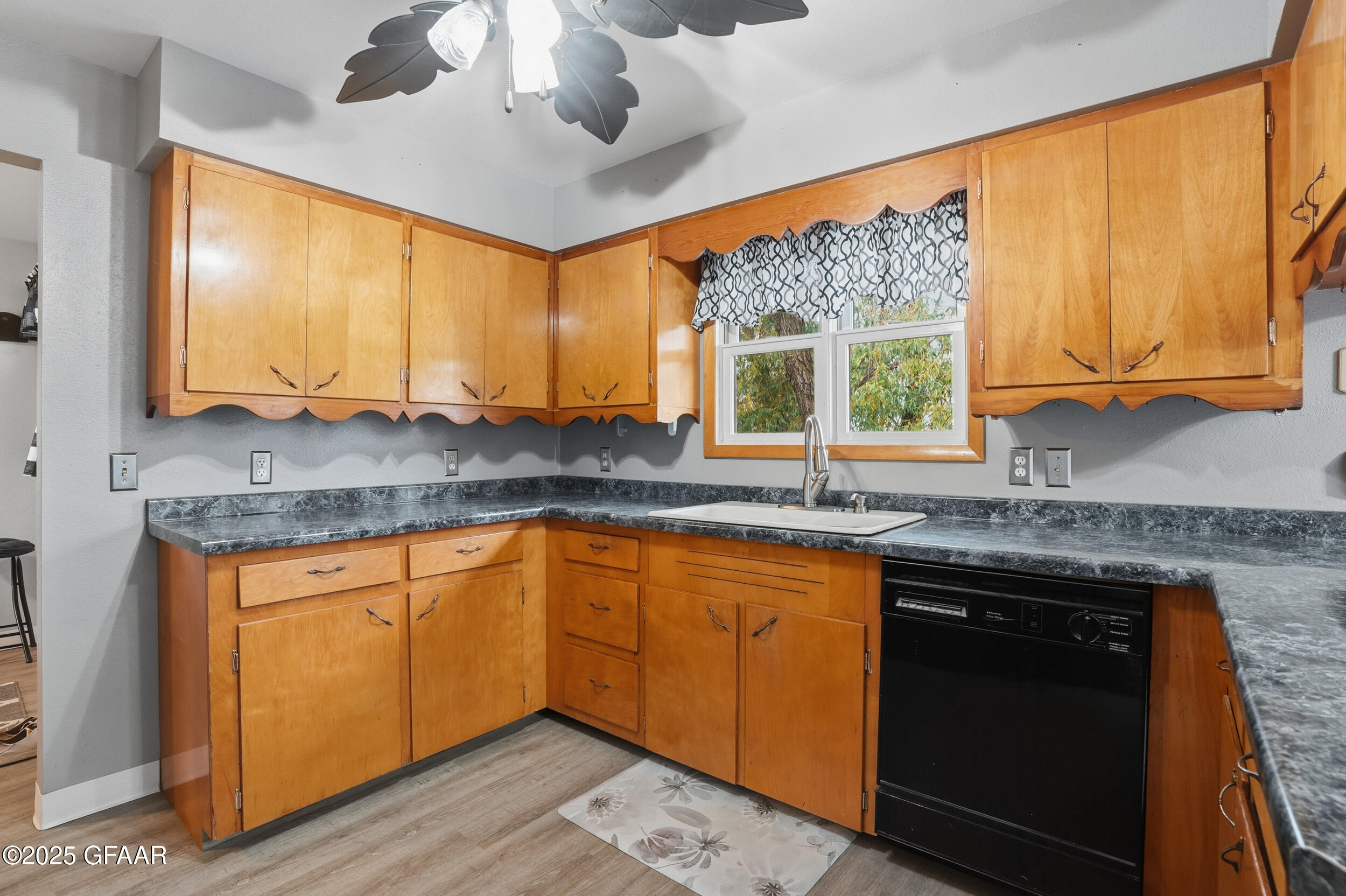 property viewer photo 6