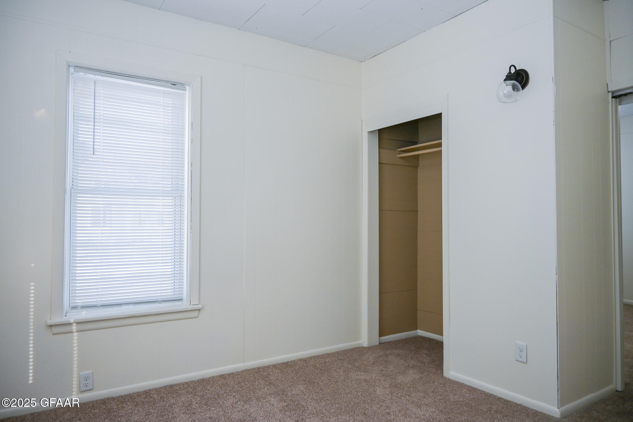 property viewer photo 2