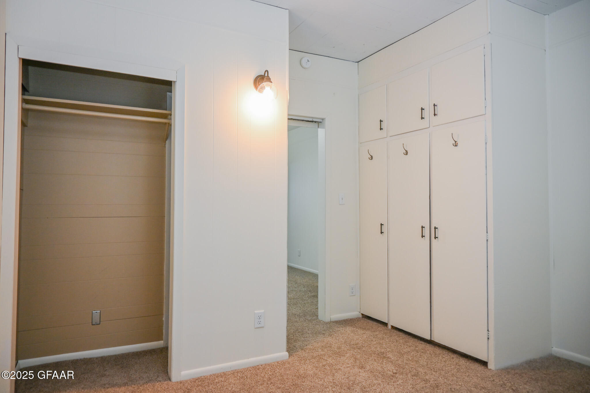 property viewer photo 3