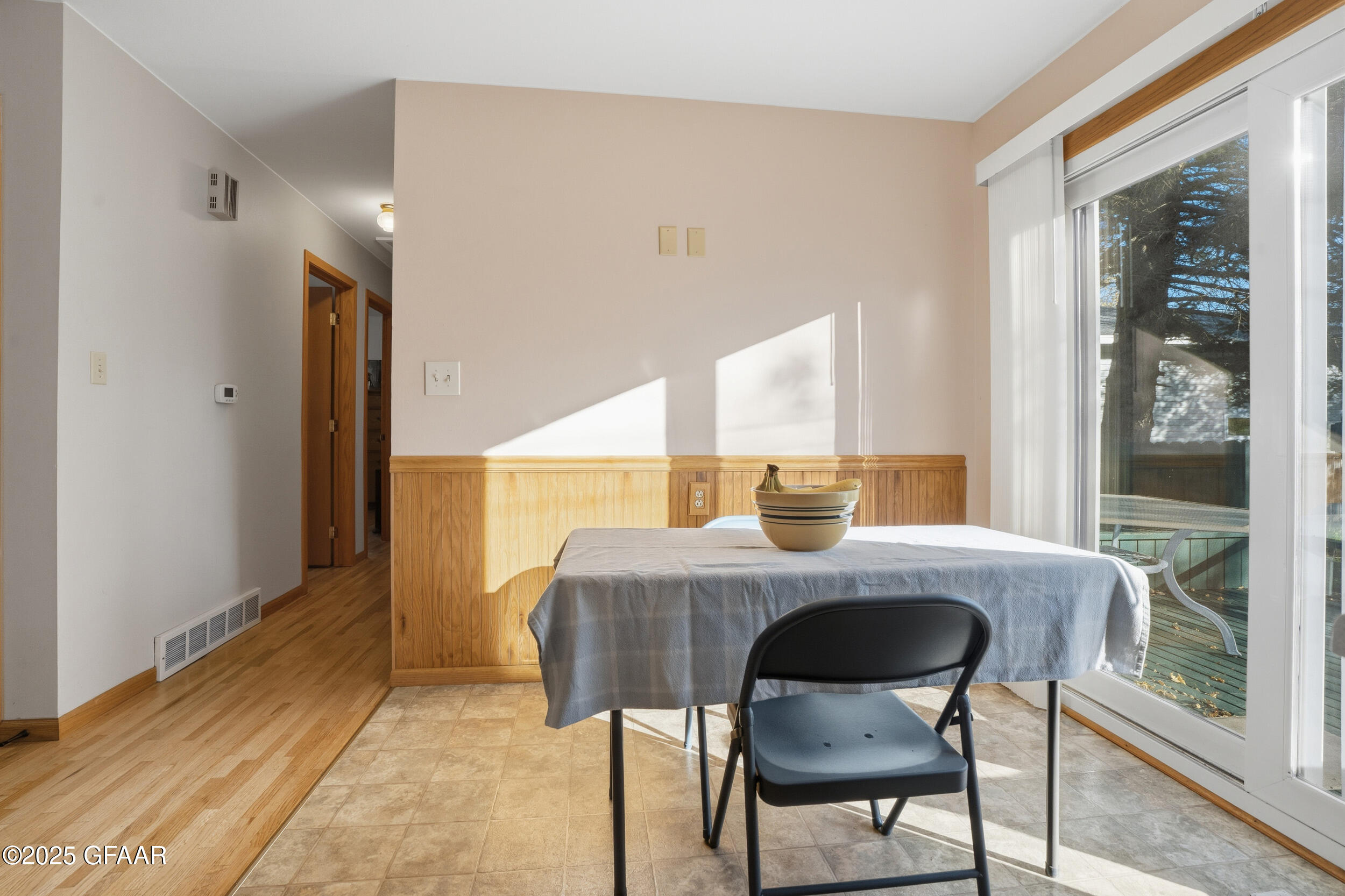 property viewer photo 7
