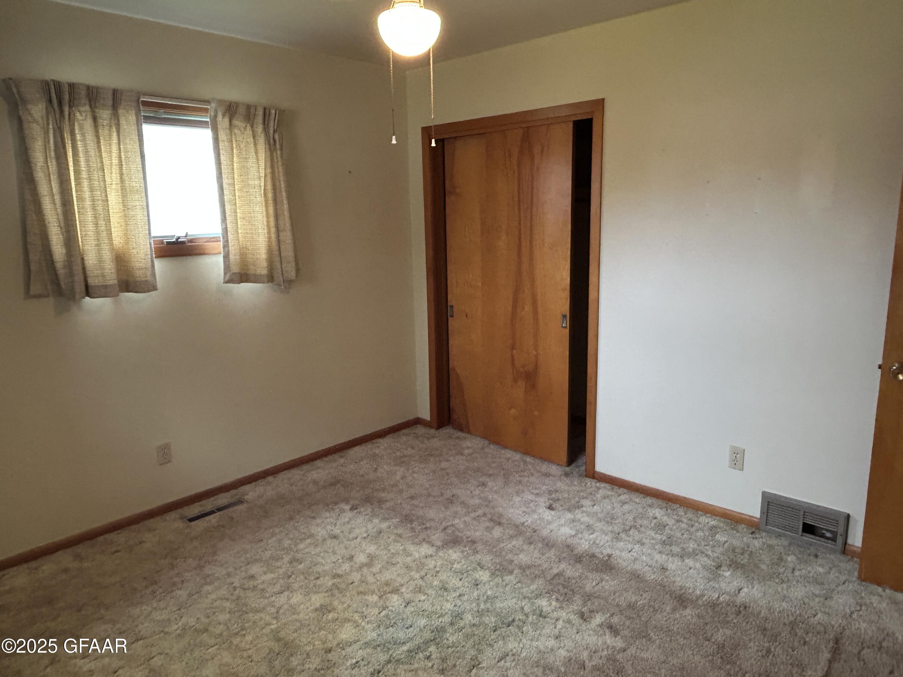 property viewer photo 9