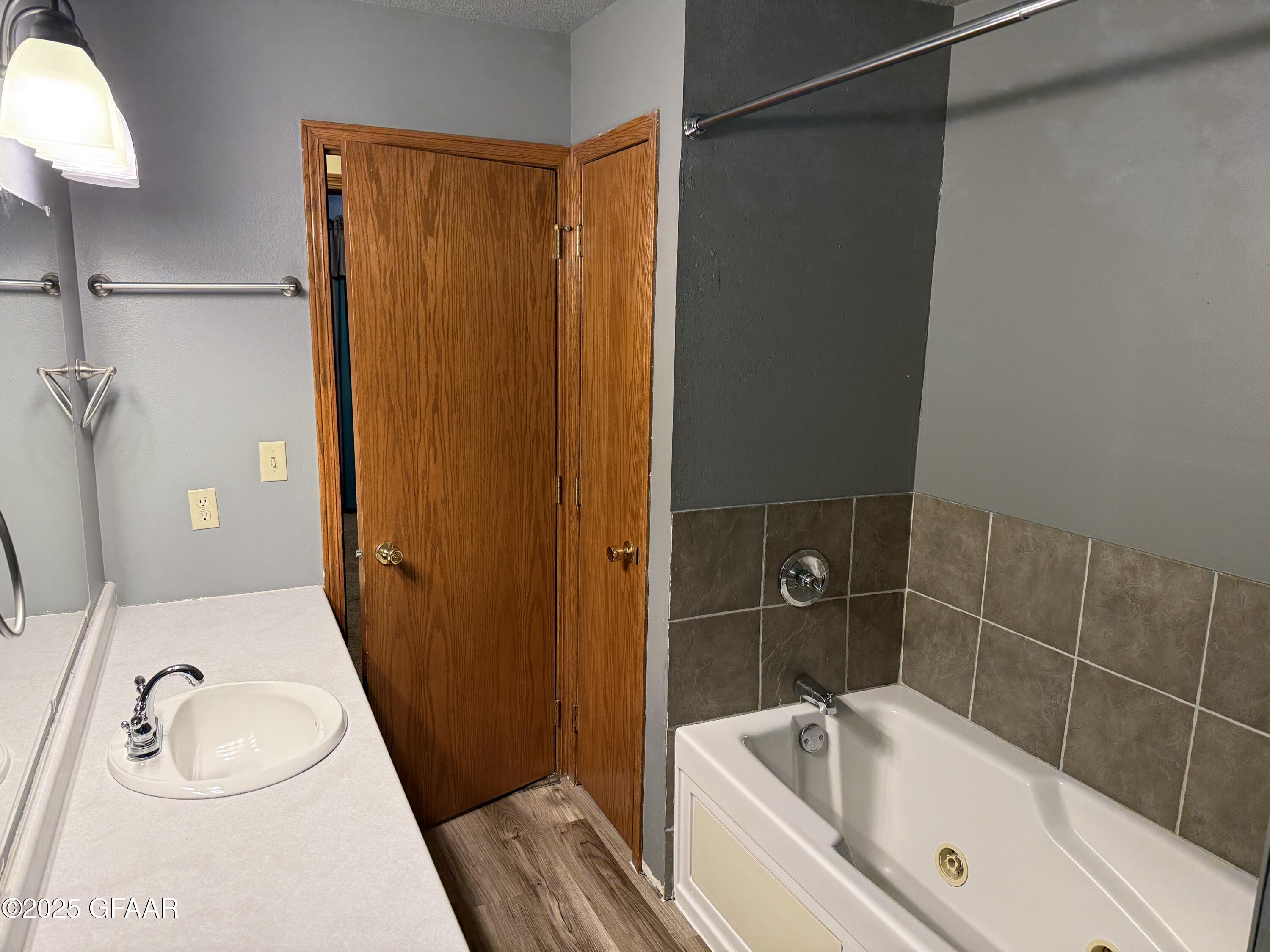 property viewer photo 44