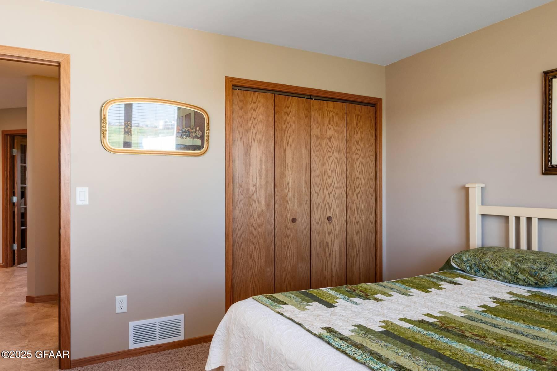 property viewer photo 24