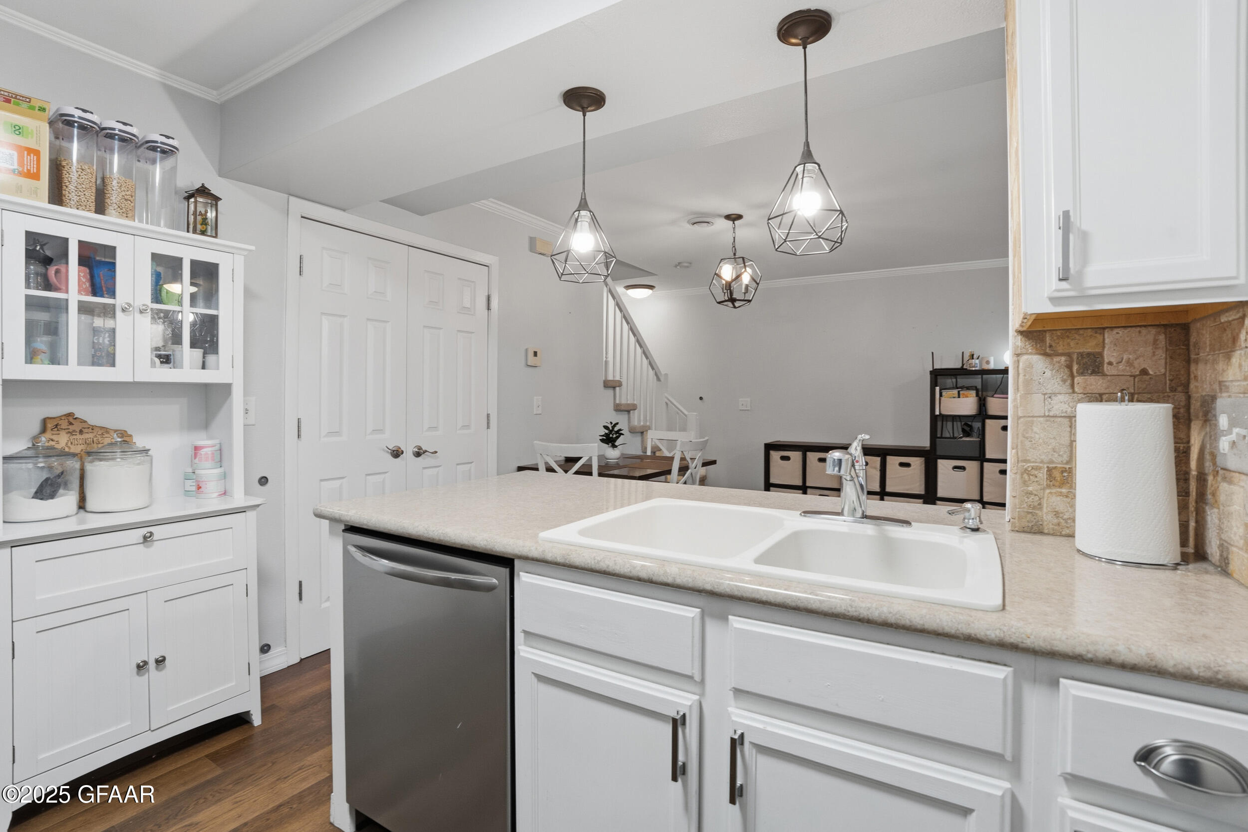 property viewer photo 8