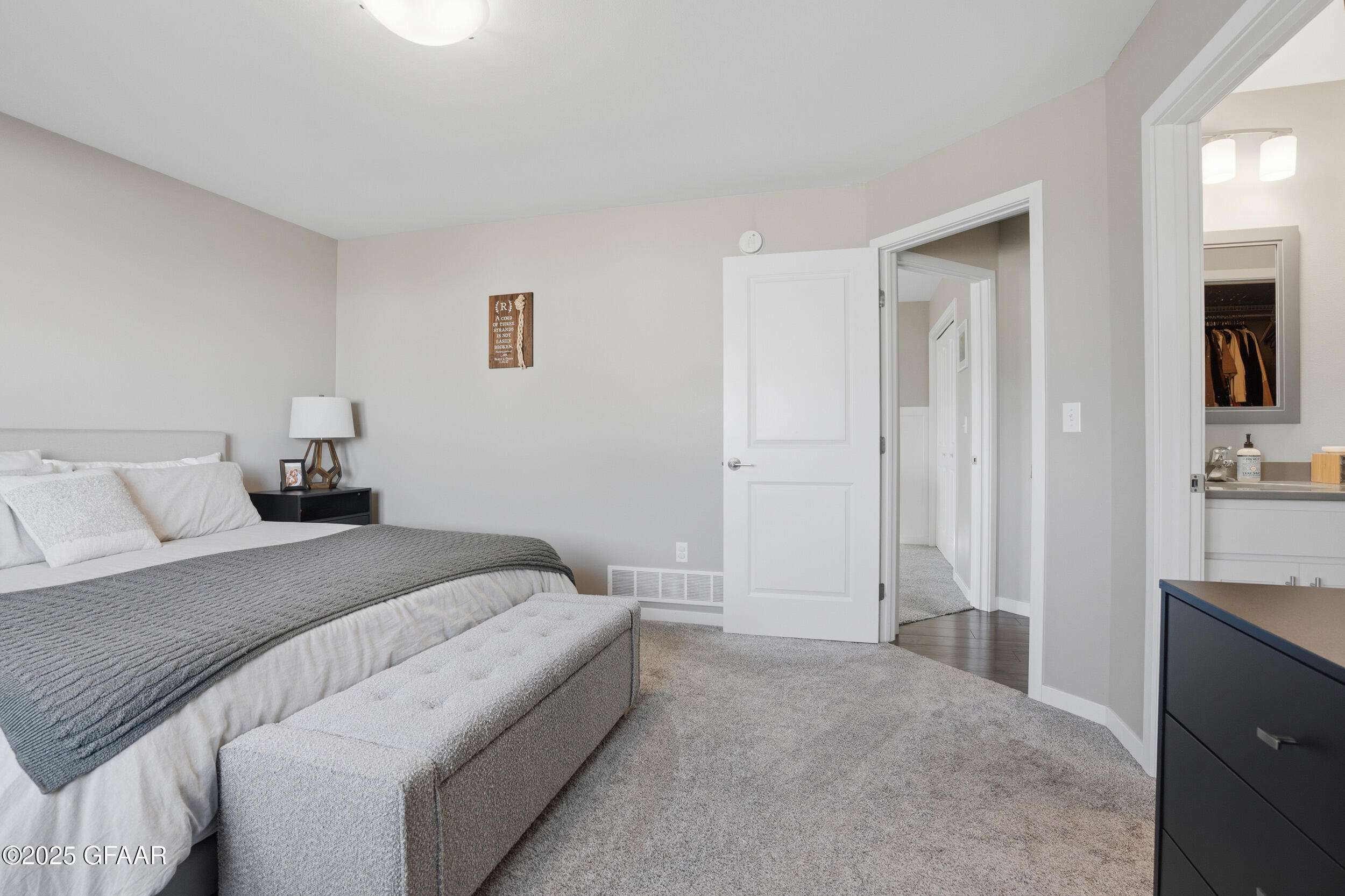 property viewer photo 11
